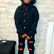 Cayden a rejoint le concours — aidez-le/la à gagner de superbes lots ! child, smiling, curly_hair, black_jacket, turtleneck, ripped_jeans, red_sneakers, standing, indoor, tiled_wall, radiator, wood_floor, full_body, portrait, happy, pose, hands_clasped, dark_clothing, footwear, young_child