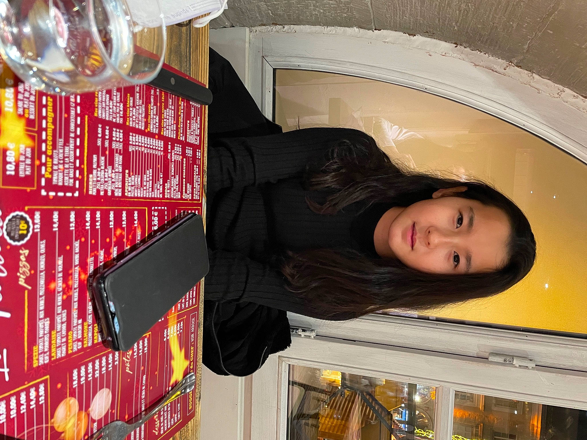 Lia-rim participe au concours pour gagner de l'argent avec cette photo : automotive_design, automotive_exterior, automotive_tire, automotive_wheel_system, barware, carbonated_soft_drinks, comfort, distilled_beverage, drink, drinkware, fender, fun, liqueur, luxury_vehicle, machine, motor_vehicle, person, room, stemware, vehicle_door