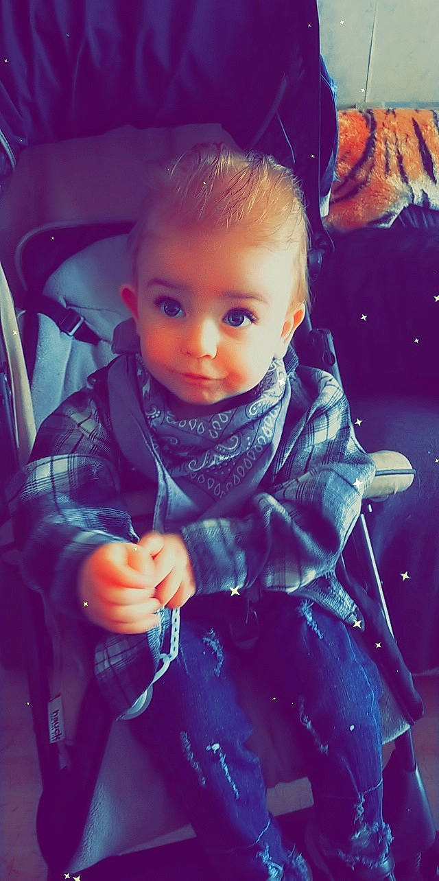 Jessy participe au concours pour gagner de l'argent avec cette photo : beauty, child, cloud, cool, electric_blue, eyebrow, facial_expression, flash_photography, fun, hairstyle, happy, human, jacket, lip, mouth, person, sky, standing, toddler, vehicle_door