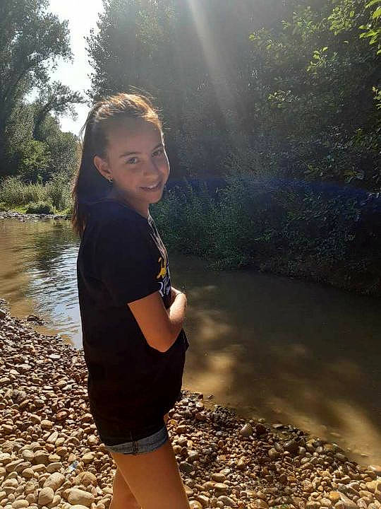 Coralyne a rejoint le concours — aidez-le/la à gagner de superbes lots ! bank, beauty, black_hair, creek, fluvial_landforms_of_streams, happy, human_body, joy, light, morning, mouth, nose, pebble, people_in_nature, person, river, skin, stream, stream_bed, summer