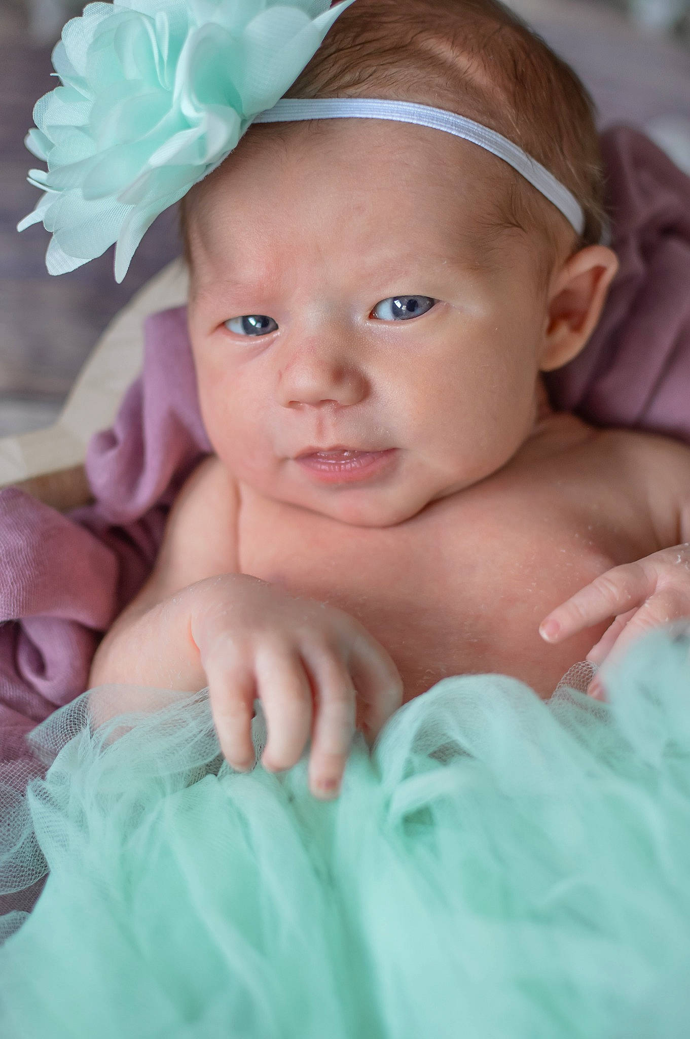 Iliana a rejoint le concours — aidez-le/la à gagner de superbes lots ! baby, cheek, child, eye, face, fashion_accessory, hair_accessory, head, headband, headgear, headpiece, iris, person, photography, pink, portrait_photography, product, skin, smile, toddler