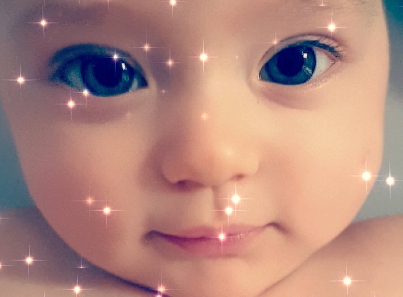 Ehden a rejoint le concours — aidez-le/la à gagner de superbes lots ! beauty, cheek, child, chin, close_up, eye, eyebrow, eyelash, face, facial_expression, forehead, head, iris, lip, material_property, mouth, nose, organ, person, skin