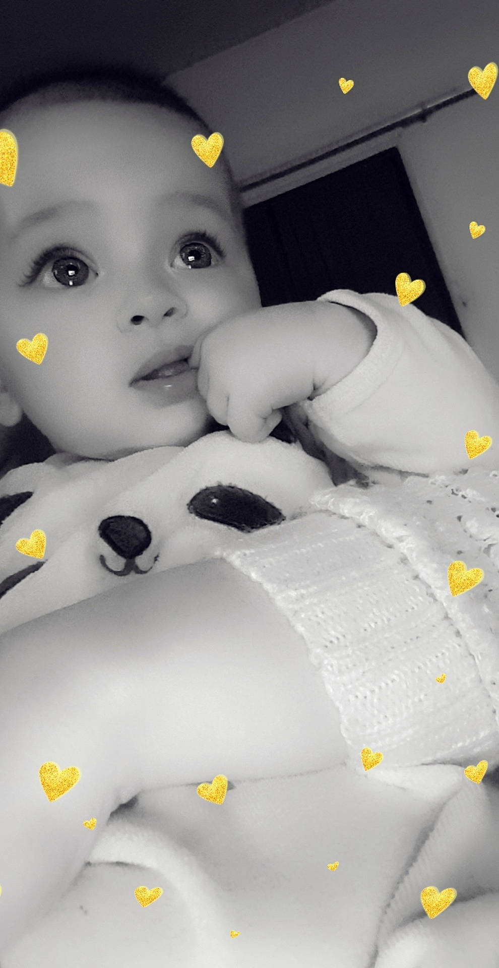 Ehden participe au concours pour gagner de l'argent avec cette photo : baby, cheek, child, eye, person, skin, surprise, toddler, yellow