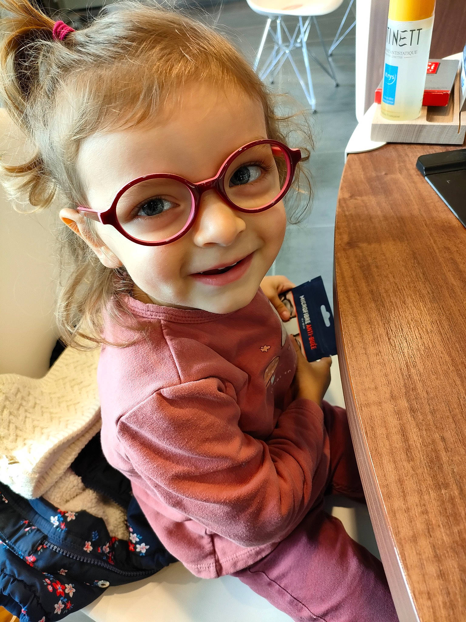 Kamilya participe au concours pour gagner de l'argent avec cette photo : cheek, cool, ear, eye, eyelash, eyewear, glasses, goggles, hair, hairstyle, happy, head, nose, outerwear, person, skin, sleeve, smile, sunglasses, toddler