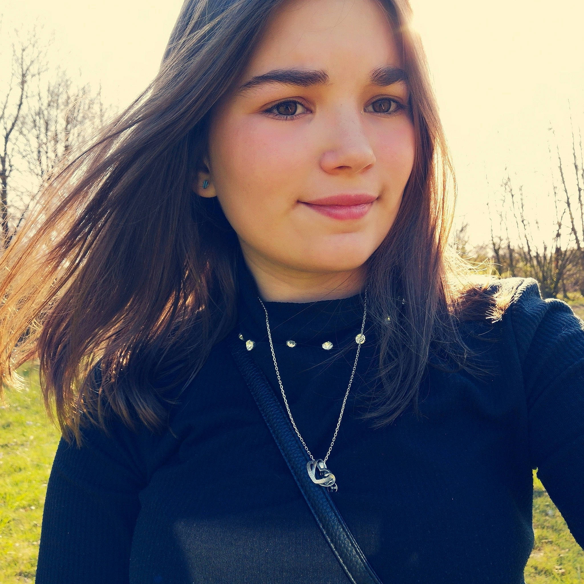 Sophie participe au concours pour gagner de l'argent avec cette photo : beauty, black_hair, brown_hair, cheek, chin, cool, electric_blue, eyebrow, face, hair, hairstyle, head, jacket, lip, long_hair, necklace, outerwear, person, photography, selfie