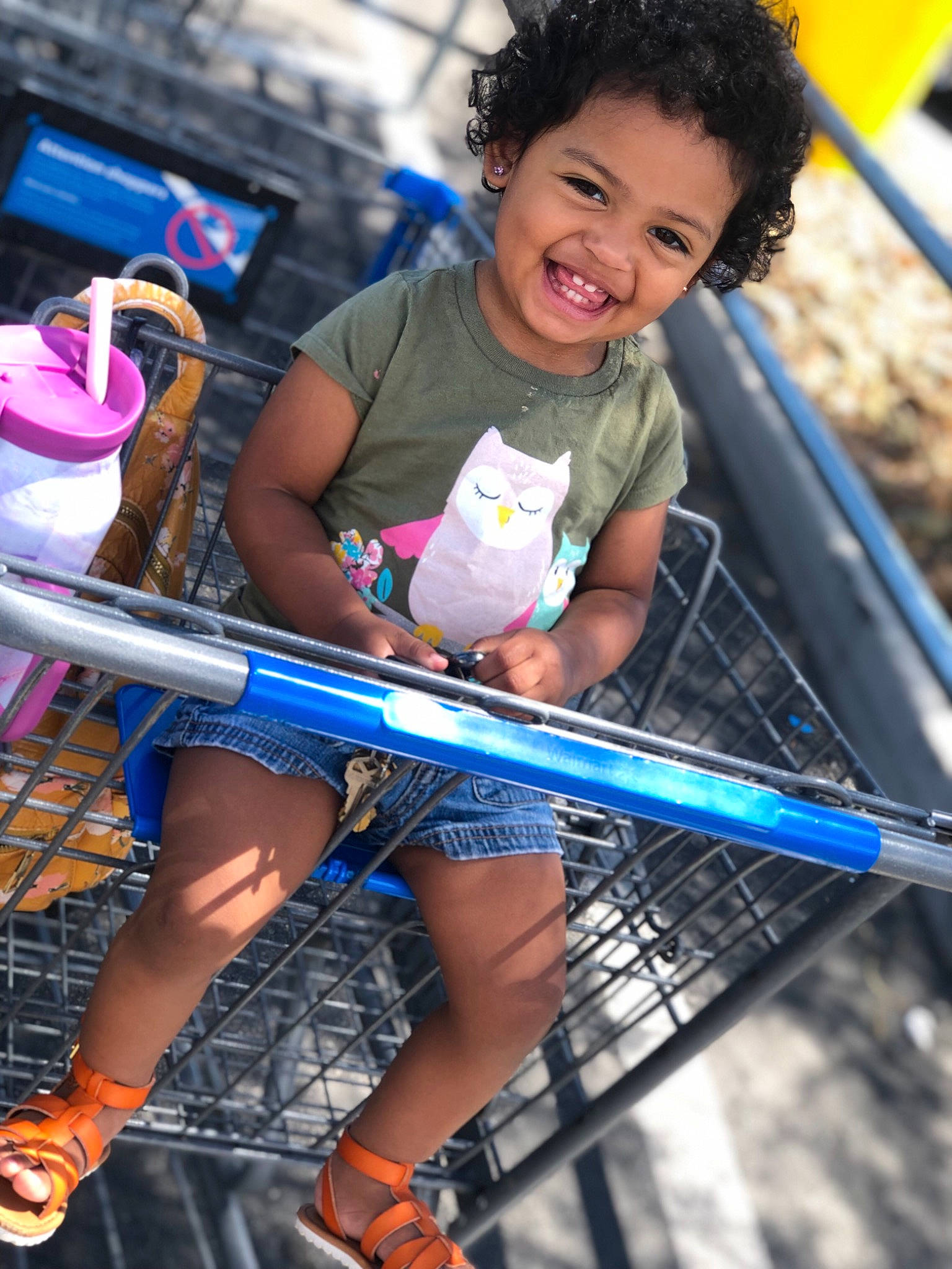 Lexa is registered to the contest to win money with this photo: child, child_model, fun, happy, joy, leg, leisure, person, smile, thigh, vacation