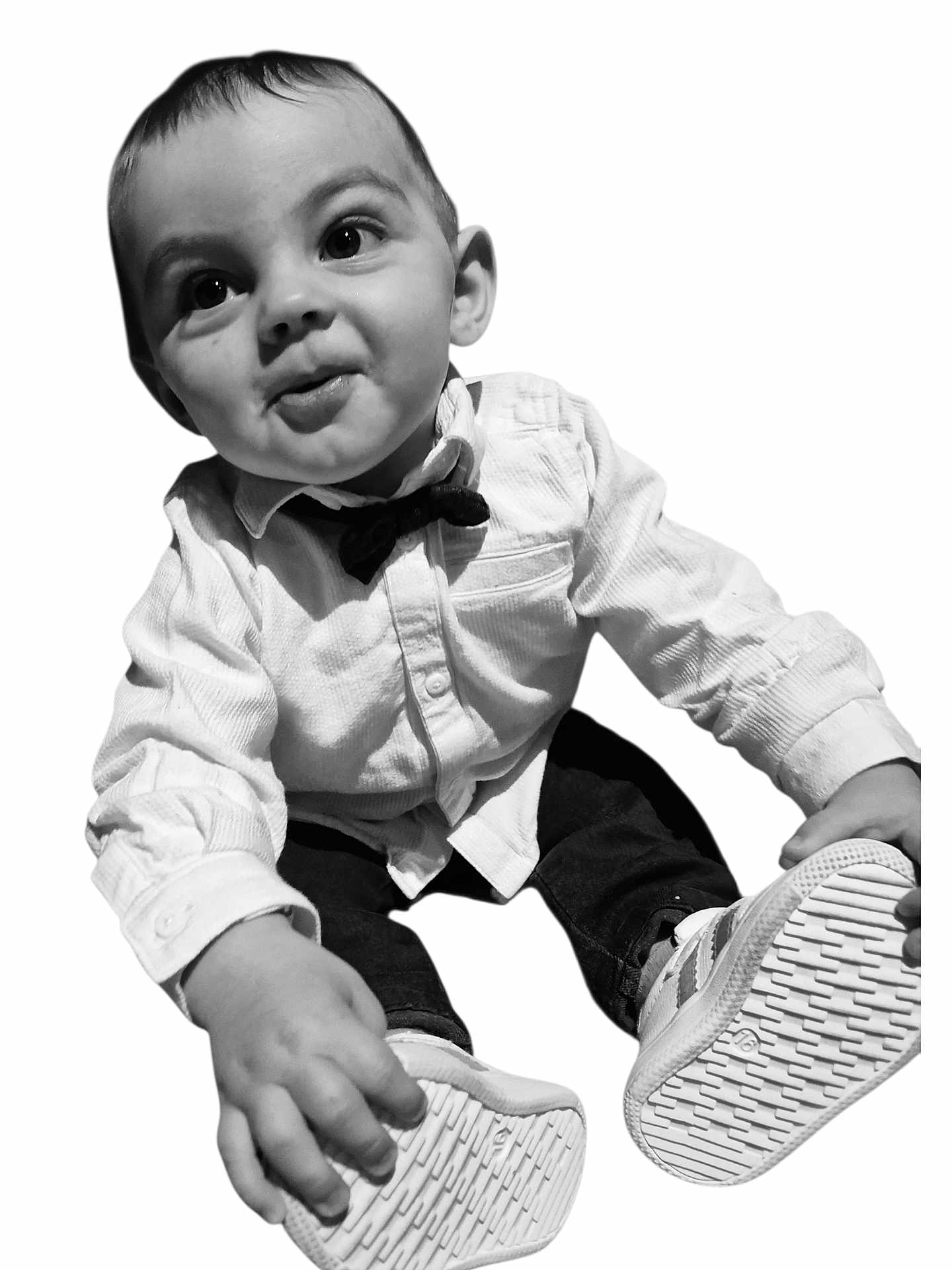 Jules participe au concours pour gagner de l'argent avec cette photo : toddler, child, baby, shirt, bow_tie, sneakers, footwear, hand, face, eyes, smile, curious, portrait, clothing, cute, young, fashion, white_shirt, black_pants, isolated_background