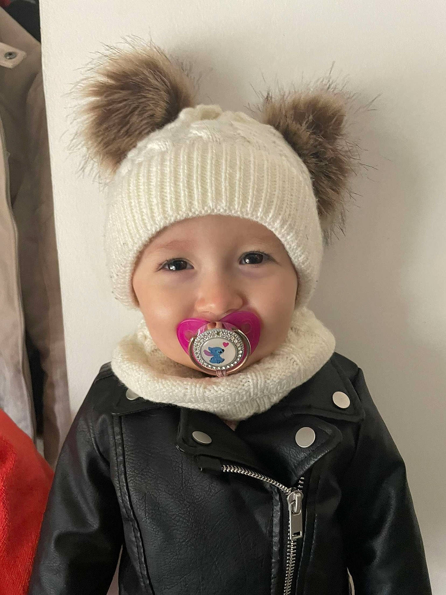 Oriana a rejoint le concours — aidez-le/la à gagner de superbes lots ! baby, baby_toddler_clothing, cap, cheek, clothing, dress, eye, eyelash, face, headgear, headwear, helmet, hood, jacket, knit_cap, lip, nose, person, skin, sleeve