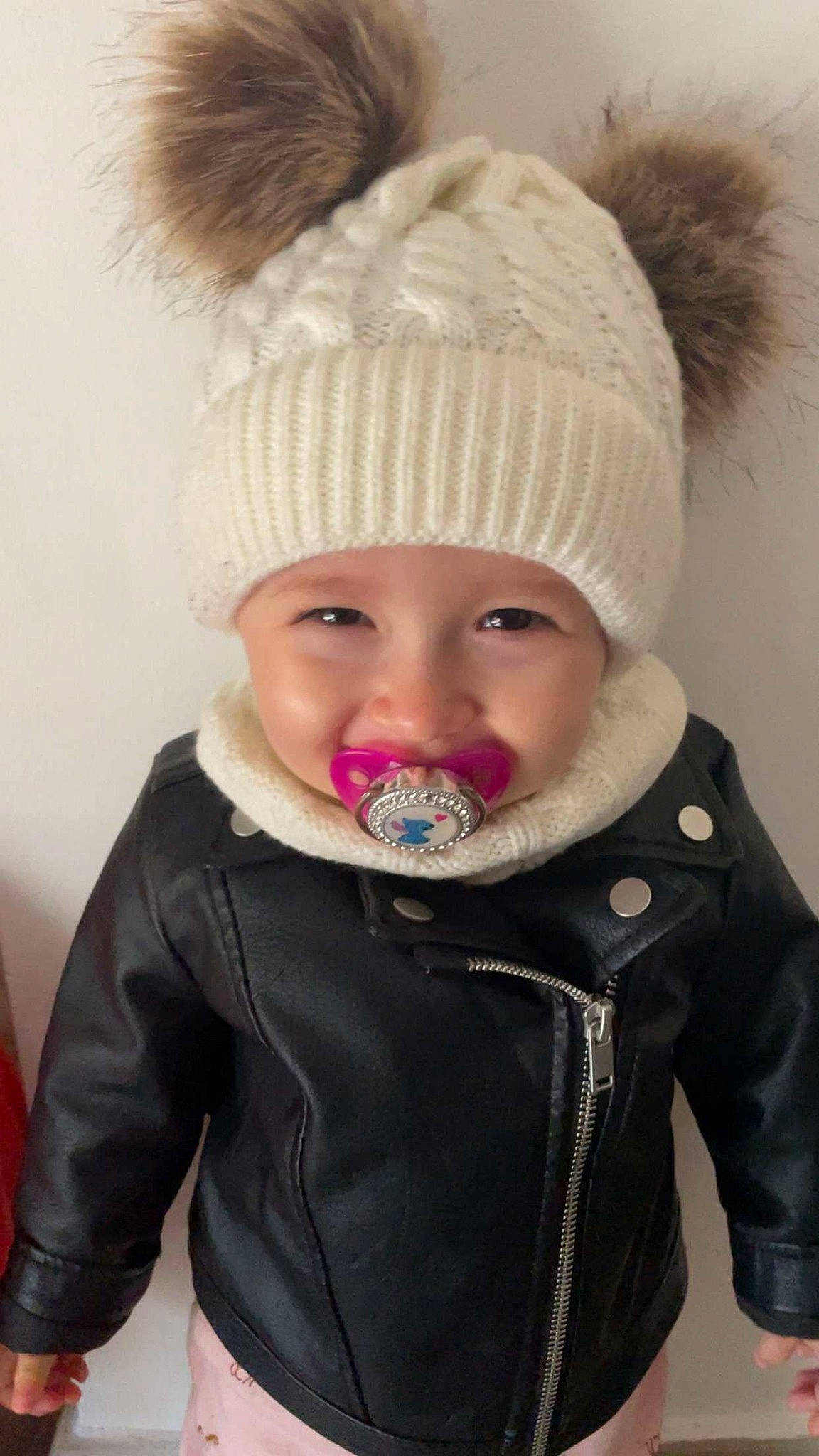 Oriana participe au concours pour gagner de l'argent avec cette photo : beard, cap, cheek, clothing, comfort, eye, face, head, headgear, headwear, human_body, jacket, knit_cap, lip, nose, outerwear, person, sleeve, textile, toddler