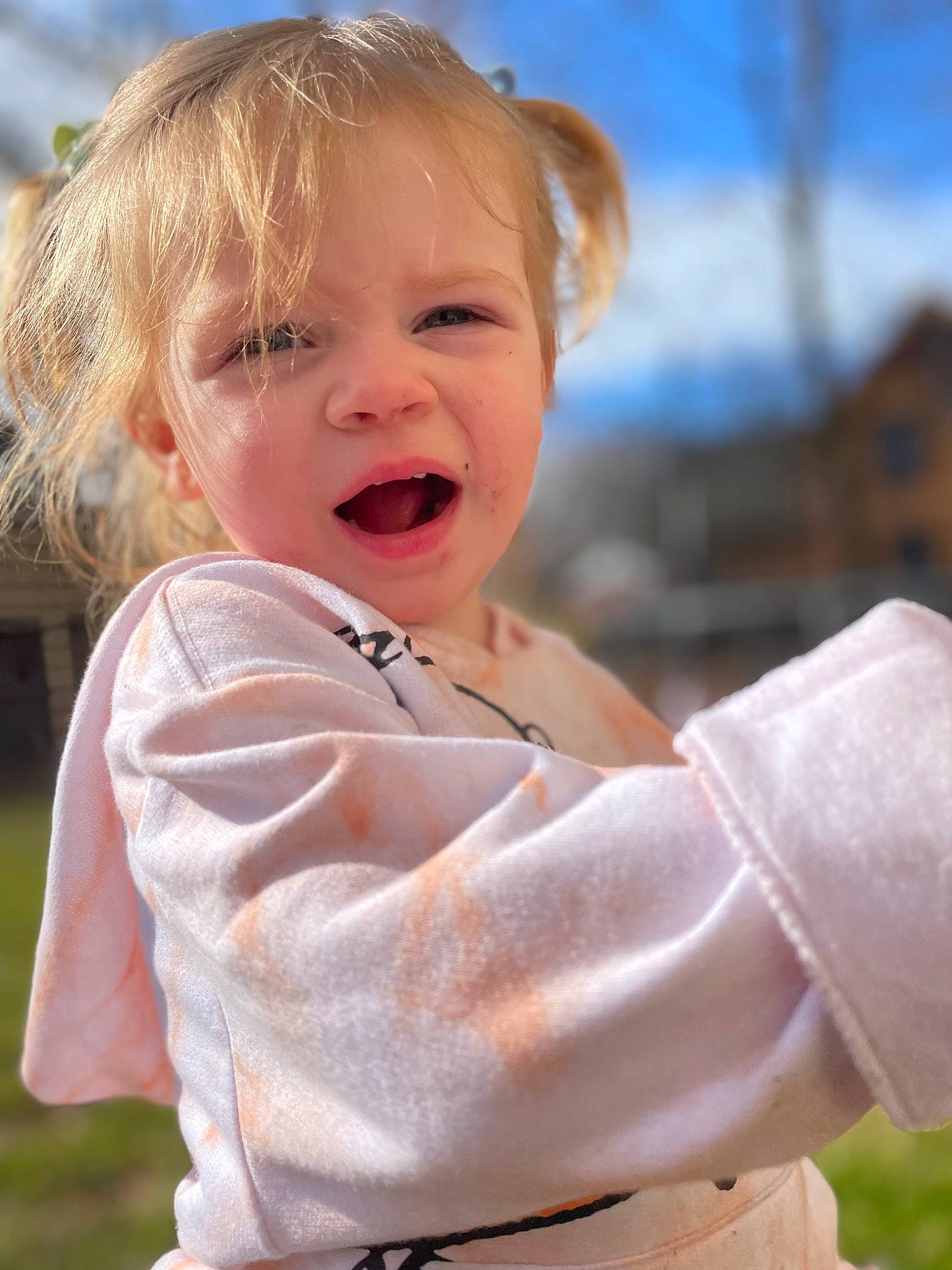 Laylonie is registered to the contest to win money with this photo: baby, baby_toddler_clothing, face, fun, gesture, grass, happy, iris, leisure, lip, nose, people_in_nature, person, pink, recreation, skin, sky, sleeve, smile, t_shirt