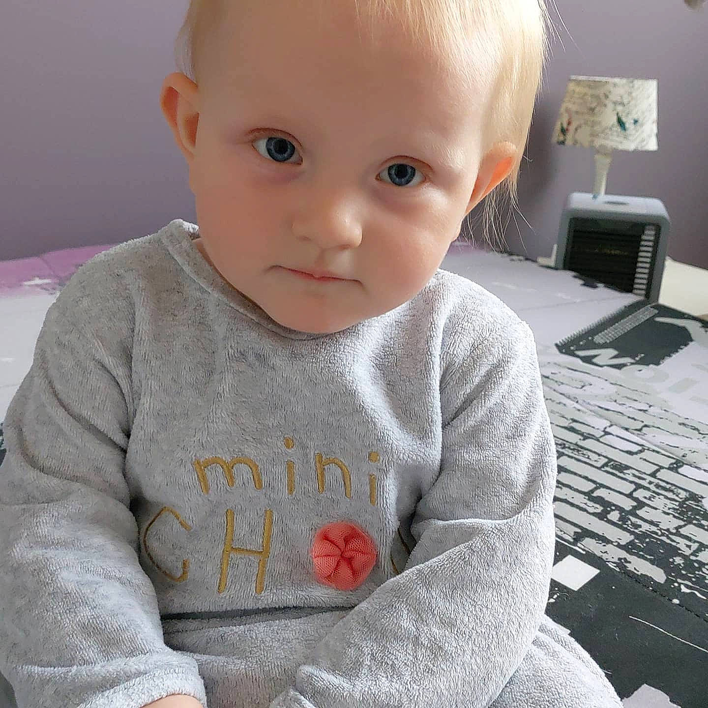 Kelly participe au concours pour gagner de l'argent avec cette photo : baby, baby_toddler_clothing, cheek, child, comfort, computer_keyboard, corded_phone, hairstyle, happy, lip, nose, office_supplies, people, peripheral, person, product, skin, sleeve, t_shirt, telephone