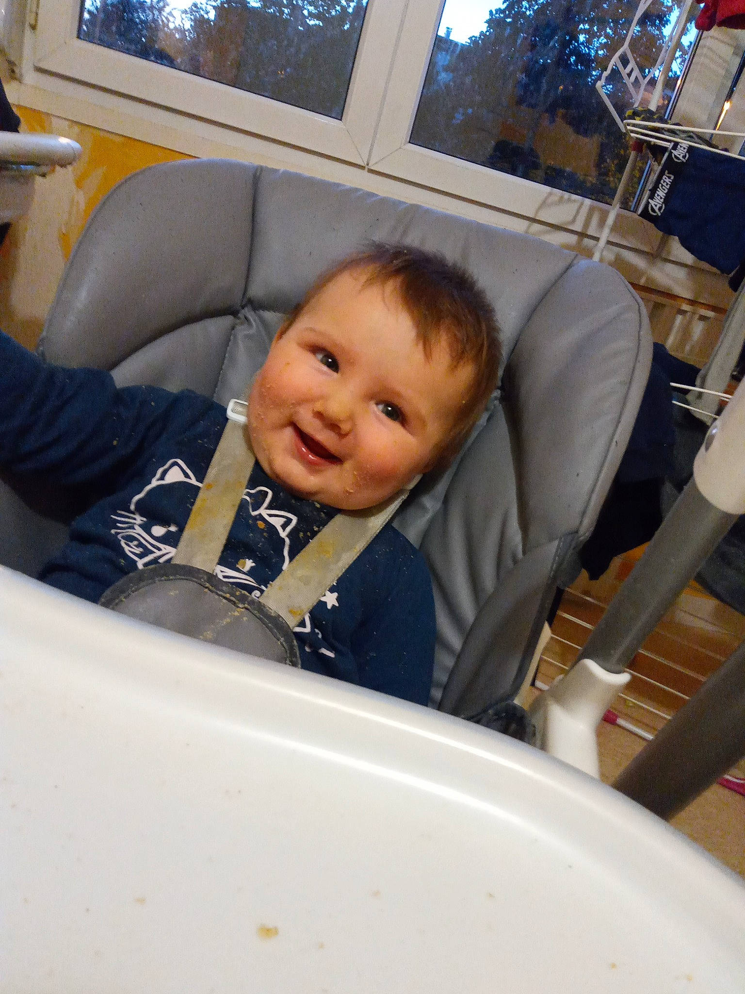 Maeve participe au concours pour gagner de l'argent avec cette photo : auto_part, automotive_design, automotive_exterior, baby, baby_toddler_clothing, child, comfort, fun, joy, leisure, luxury_vehicle, motor_vehicle, person, recreation, sitting, sleeve, smile, t_shirt, toddler, tree