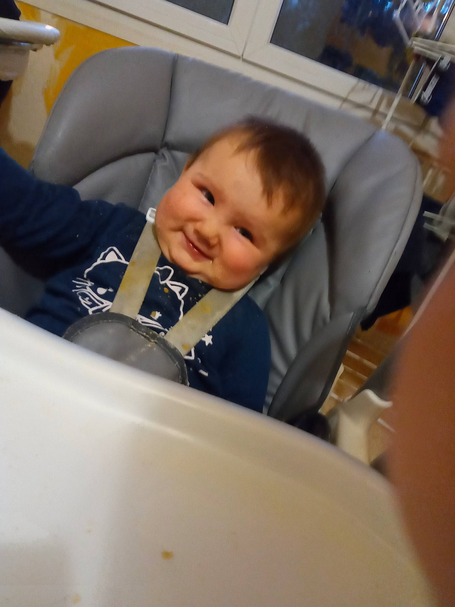 Maeve participe au concours pour gagner de l'argent avec cette photo : auto_part, automotive_design, baby, baby_products, baby_toddler_clothing, car_seat, chair, child, comfort, fun, happy, joy, luxury_vehicle, motor_vehicle, person, room, sitting, smile, toddler