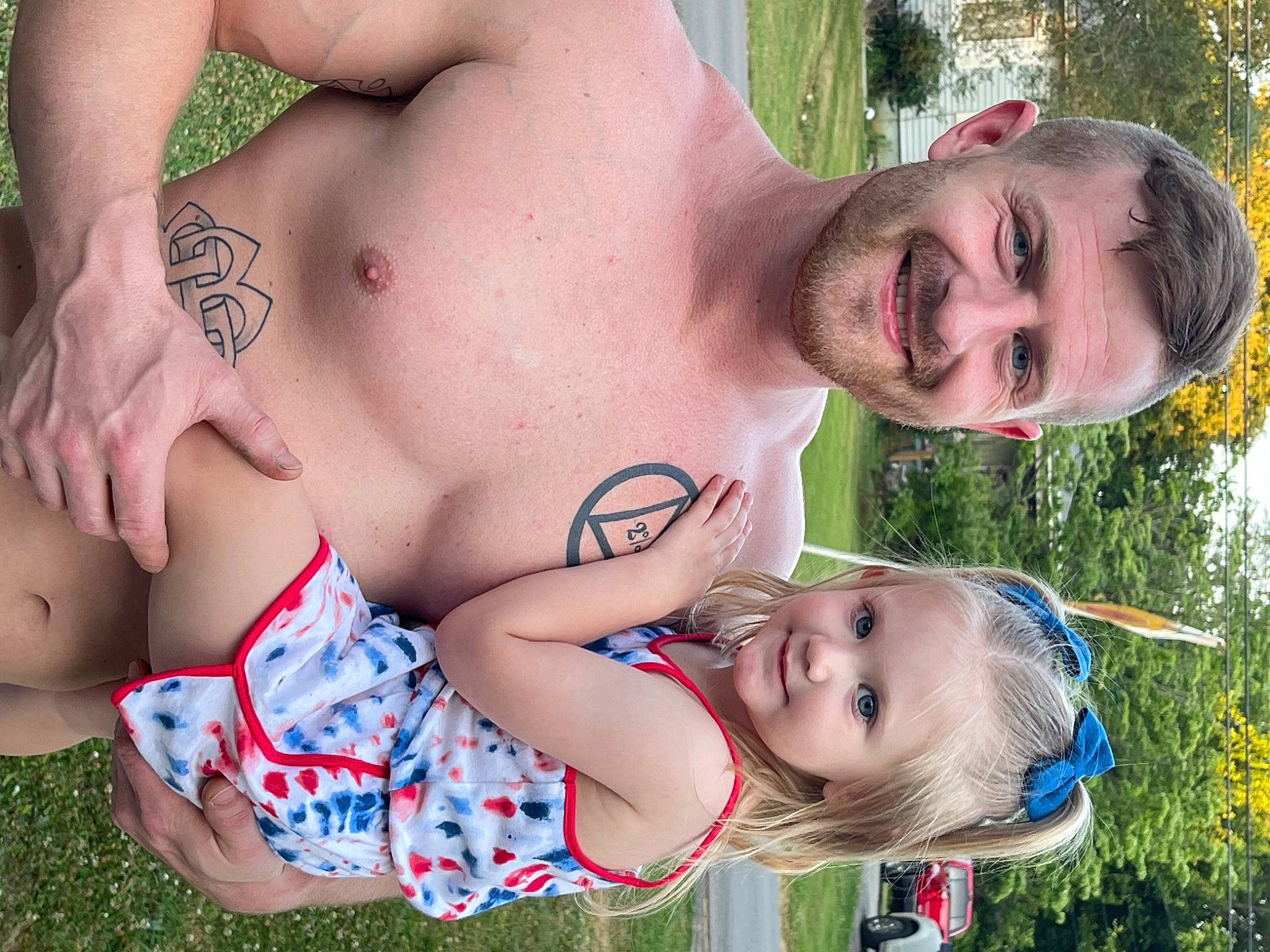 Eleanor is registered to the contest to win money with this photo: chest, facial_expression, fun, grass, hairstyle, happy, human_body, joy, leisure, mouth, muscle, neck, organ, people_in_nature, person, photograph, plant, skin, smile, thigh