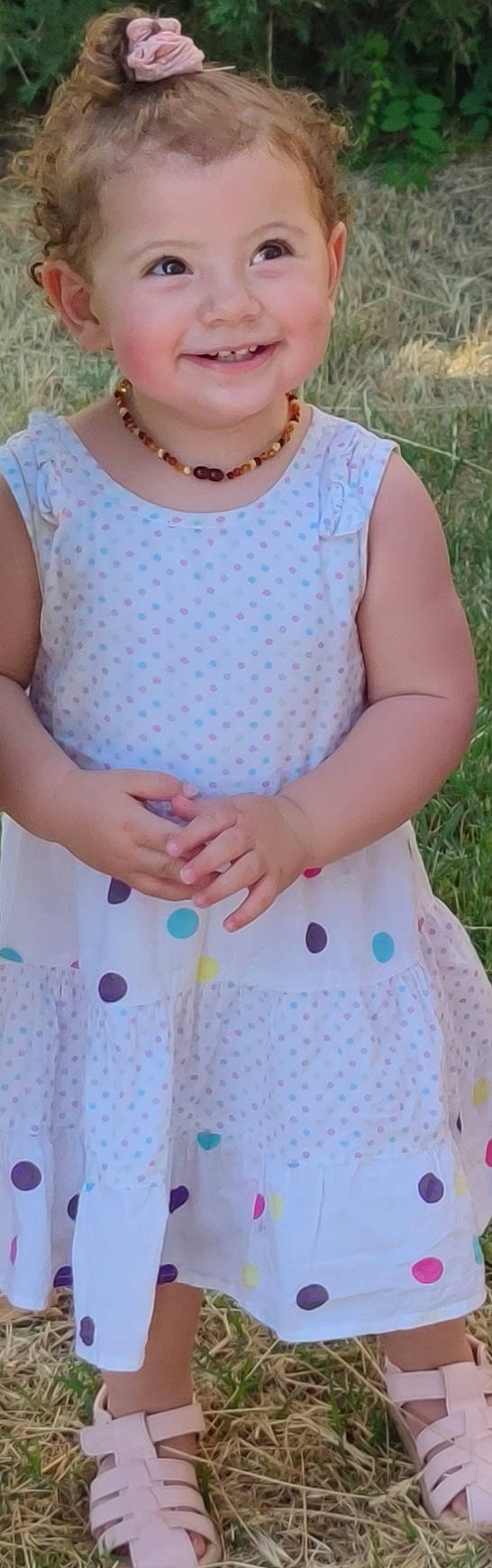 Lolie a rejoint le concours — aidez-le/la à gagner de superbes lots ! arm, baby_toddler_clothing, blue, day_dress, finger, green, hand, joint, joy, neck, outerwear, person, photograph, pink, product, shoulder, sleeve, t_shirt, tartan, textile