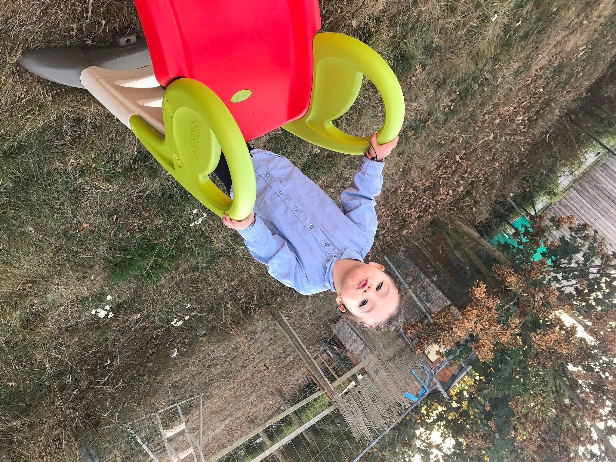 Damla a rejoint le concours — aidez-le/la à gagner de superbes lots ! child, fun, leisure, outdoor_play_equipment, person, plant, play, soil, vacation