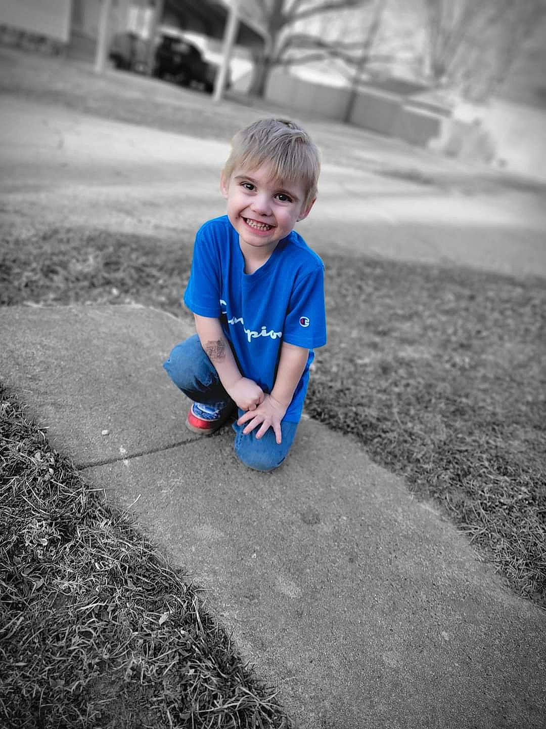 Malachi is registered to the contest to win money with this photo: asphalt, child, electric_blue, flash_photography, flooring, fun, grass, grey, joy, monochrome, monochrome_photography, people_in_nature, person, road_surface, sidewalk, sitting, smile, standing, style, tints_and_shades
