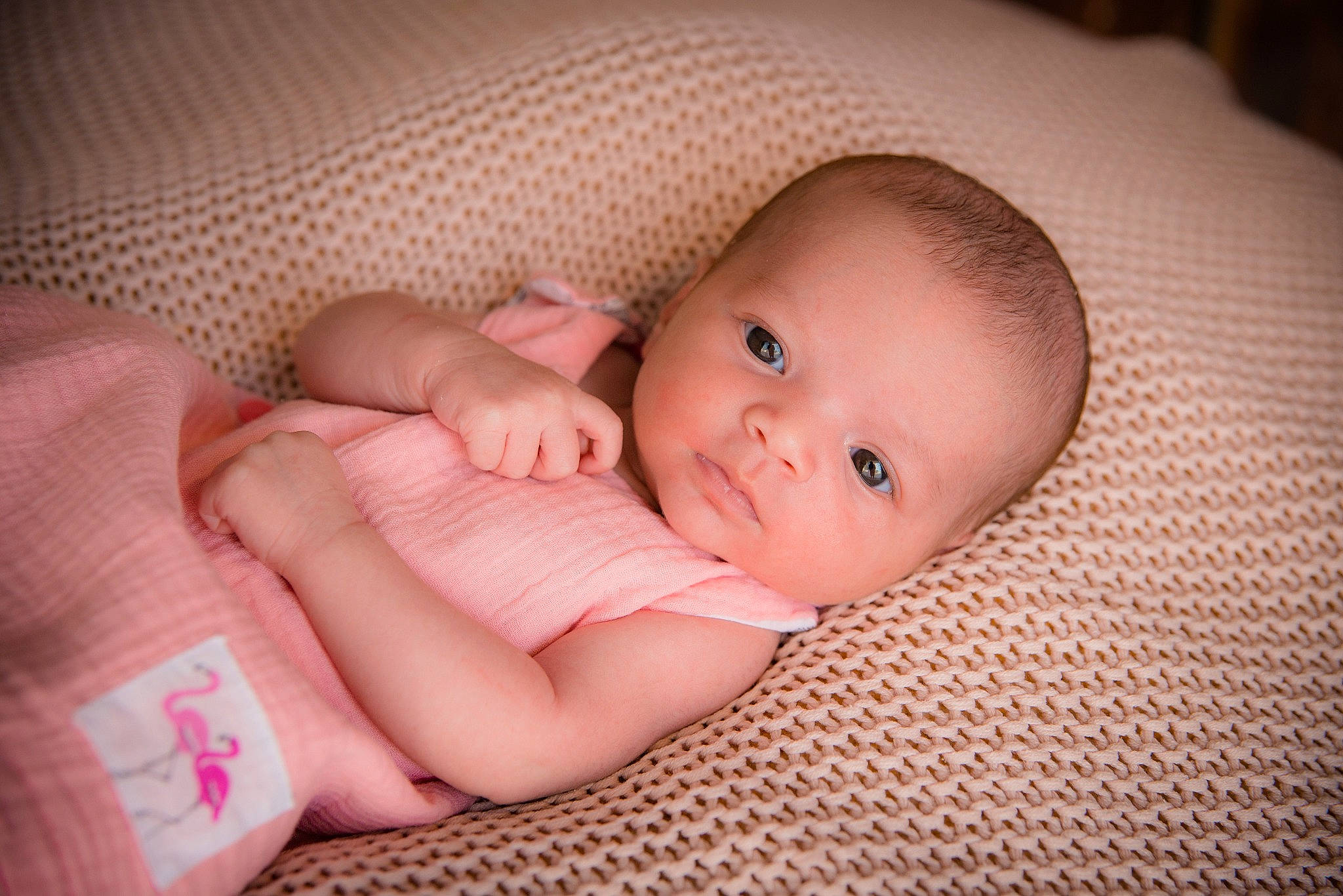 Aïna participe au concours pour gagner de l'argent avec cette photo : baby, baby_toddler_clothing, cheek, child, chin, comfort, eye, finger, hand, human_body, iris, linens, lip, mouth, nail, nose, person, sitting, skin, toddler