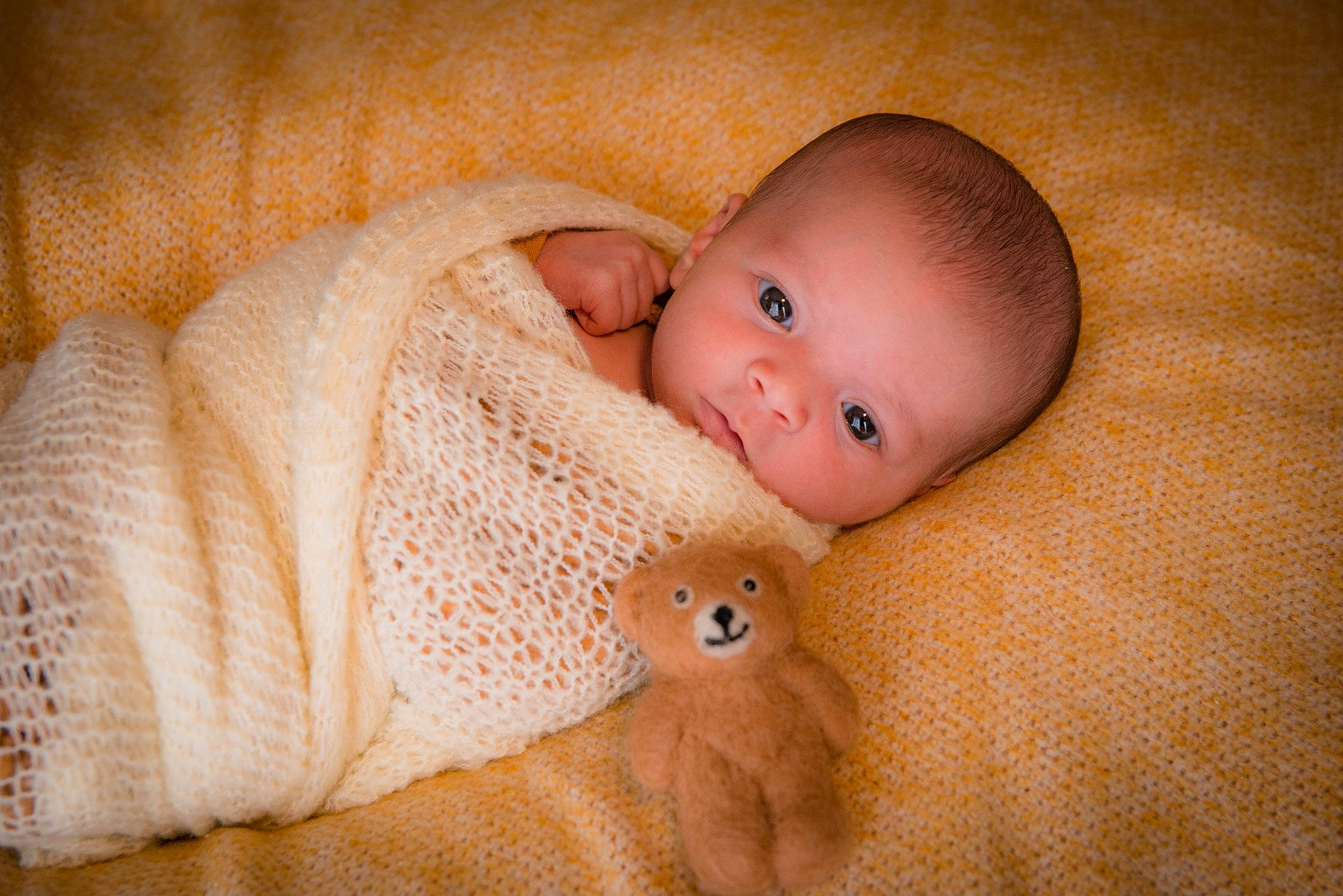 Aïna a rejoint le concours — aidez-le/la à gagner de superbes lots ! arm, baby, baby_sleeping, baby_toddler_clothing, cheek, comfort, eye, face, hand, headgear, human_body, iris, linens, lip, nose, person, skin, textile, toddler, wood