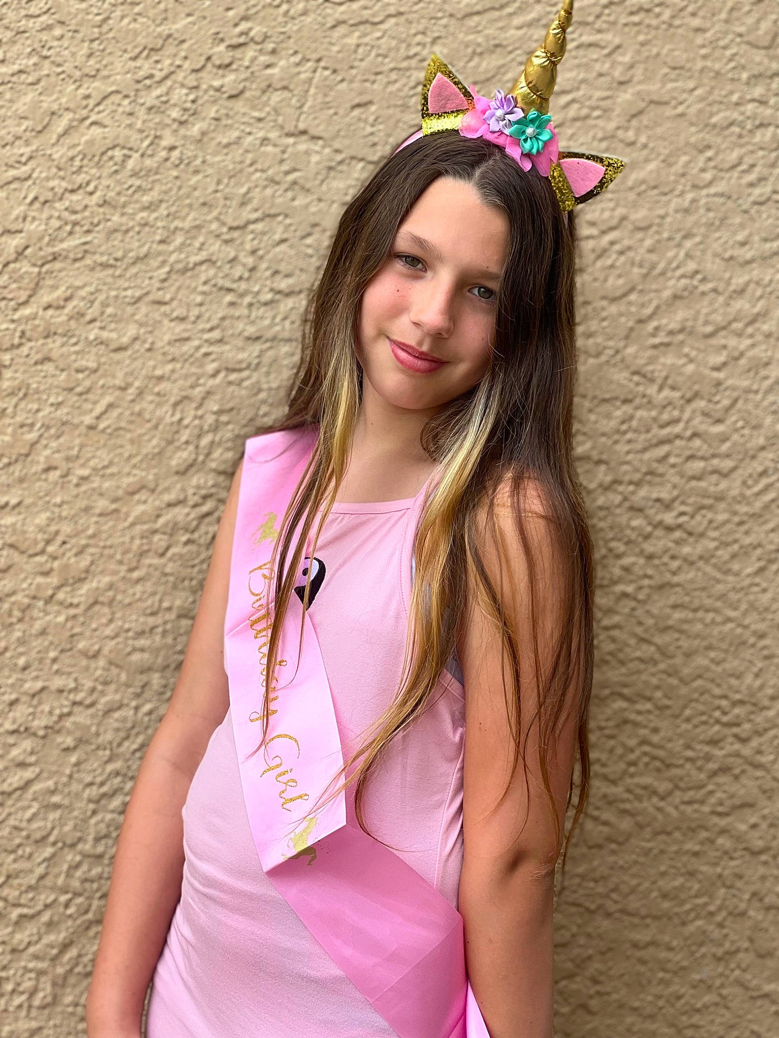 Shailene is registered to the contest to win money with this photo: beauty, blond, chest, day_dress, eyelash, eyewear, happy, headpiece, jewellery, joy, magenta, neck, necklace, party_hat, person, pink, sleeve, sleeveless_shirt, smile, thigh