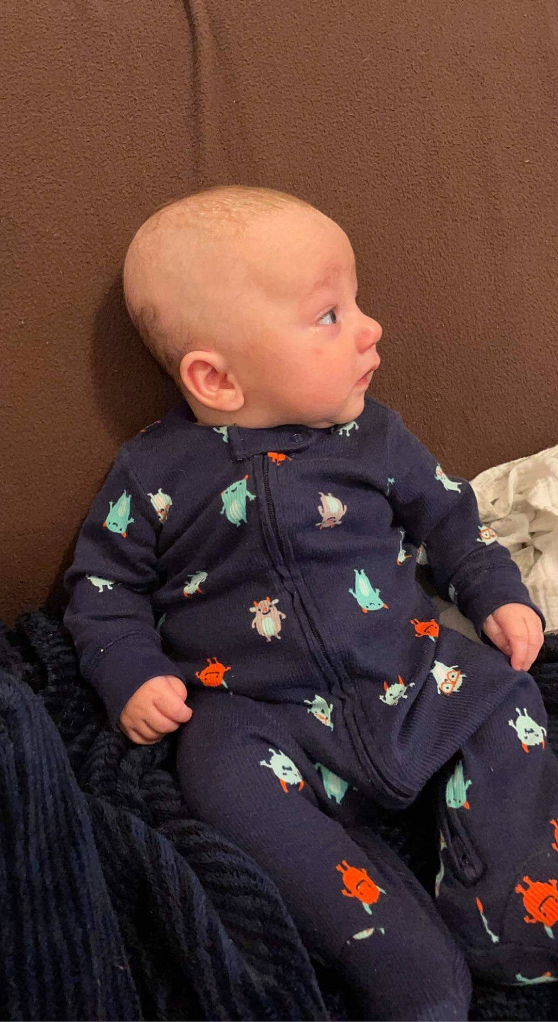 Jackson a rejoint le concours — aidez-le/la à gagner de superbes lots ! baby, baby_products, baby_toddler_clothing, blazer, button, cheek, child, collar, comfort, dress, formal_wear, human_body, outerwear, pattern, person, sitting, sleeve, suit, toddler, uniform