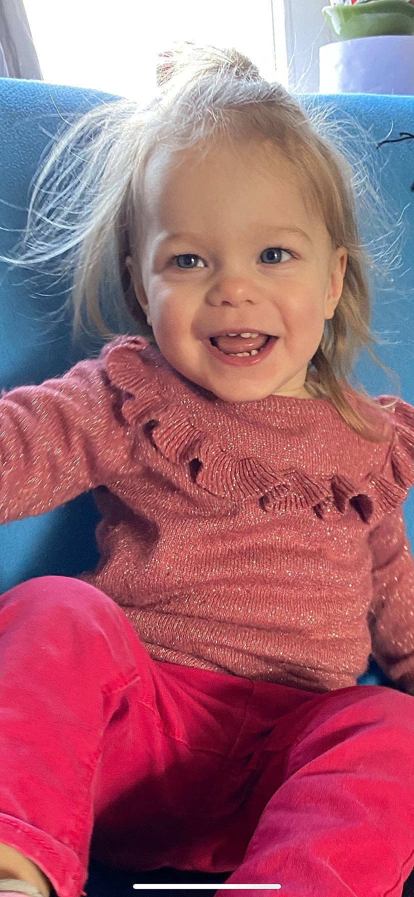 Eléanore a rejoint le concours — aidez-le/la à gagner de superbes lots ! baby_toddler_clothing, cheek, chin, eye, face, facial_expression, hair, hairstyle, head, human, iris, joy, lip, neck, nose, organ, outerwear, person, product, skin