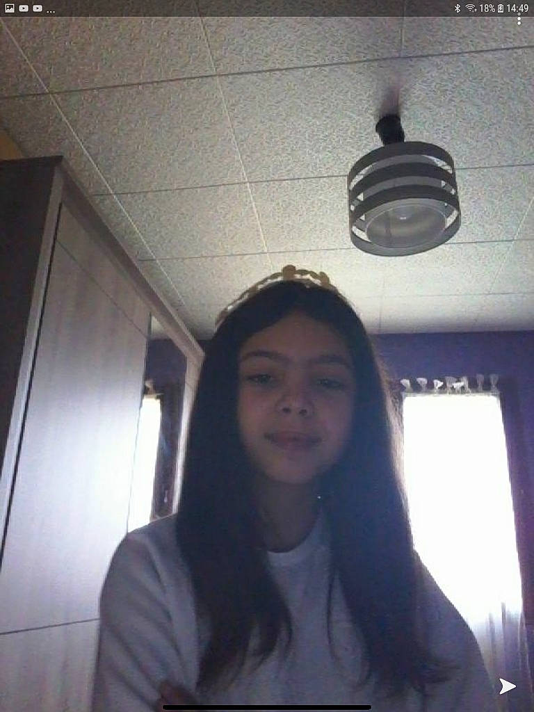 Loane participe au concours pour gagner de l'argent avec cette photo : black_hair, face, fun, hair, hairstyle, head, long_hair, person, photography, room, selfie, sky, smile, square