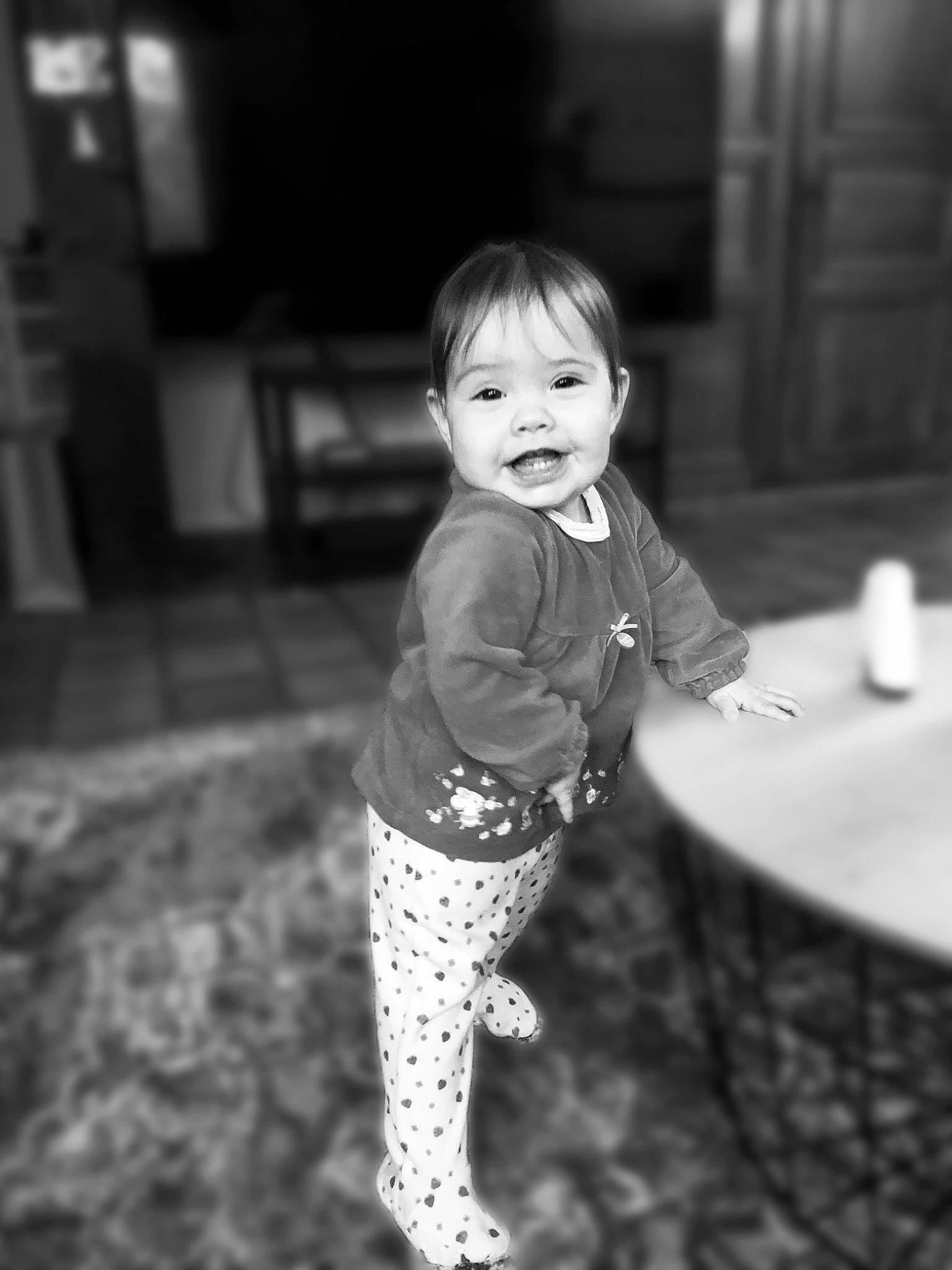 Théodora a rejoint le concours — aidez-le/la à gagner de superbes lots ! baby, black_and_white, child, flash_photography, flooring, fun, happy, human_leg, monochrome, monochrome_photography, pattern, person, play, portrait_photography, sitting, smile, standing, style, table, toddler