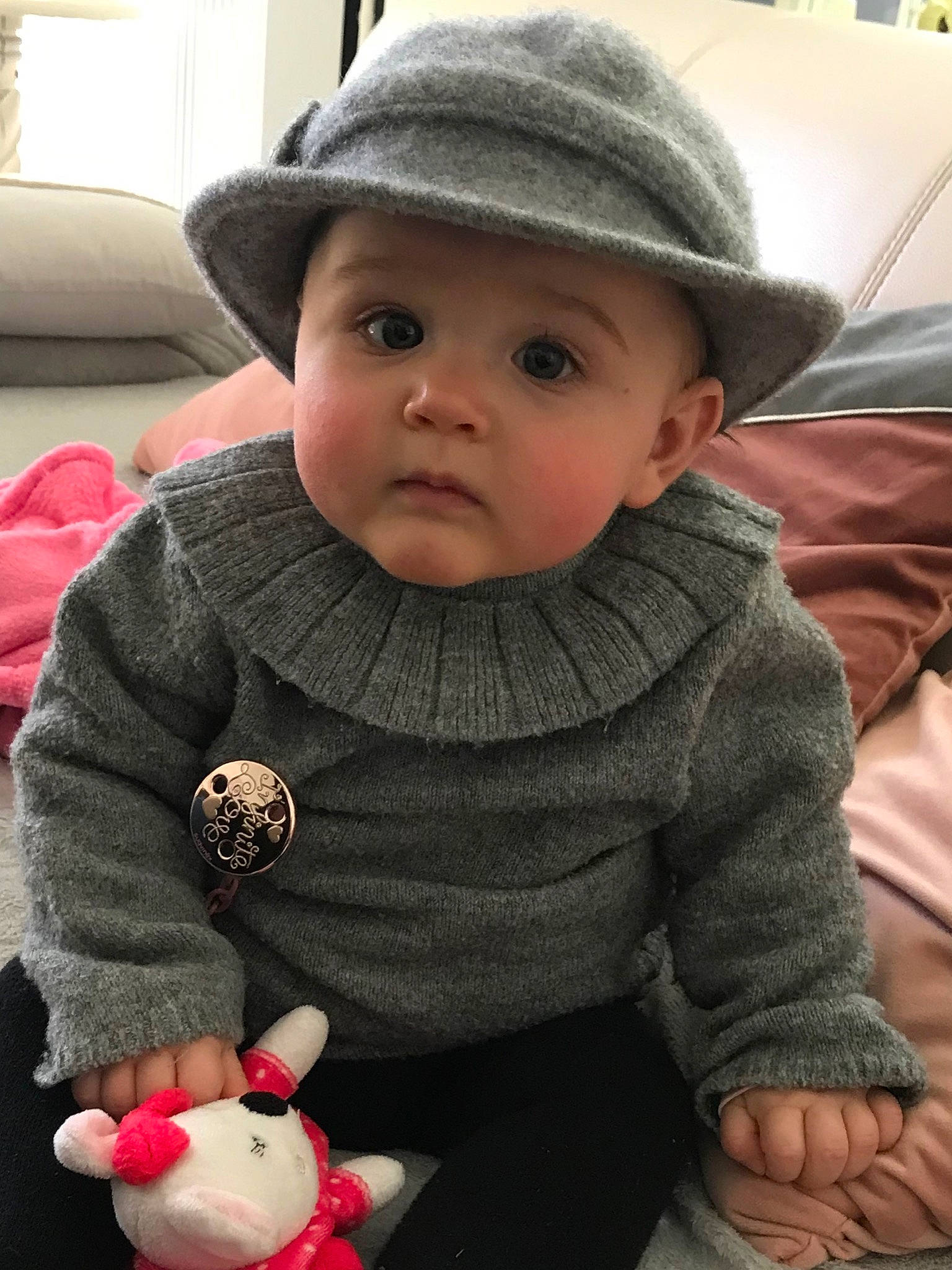 Onelia a rejoint le concours — aidez-le/la à gagner de superbes lots ! baby, cheek, child, hat, headgear, headwear, person, pink, skin, toddler, wool