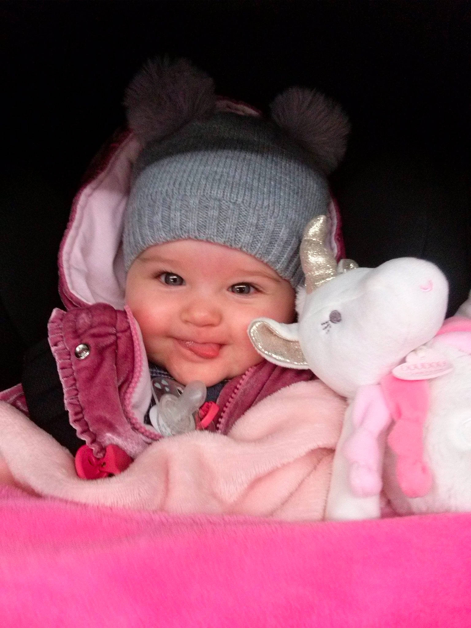 Onelia participe au concours pour gagner de l'argent avec cette photo : baby, beanie, bonnet, cap, cheek, child, ear, eye, fur, headgear, headwear, joy, knit_cap, person, photography, pink, product, skin, smile, stuffed_toy