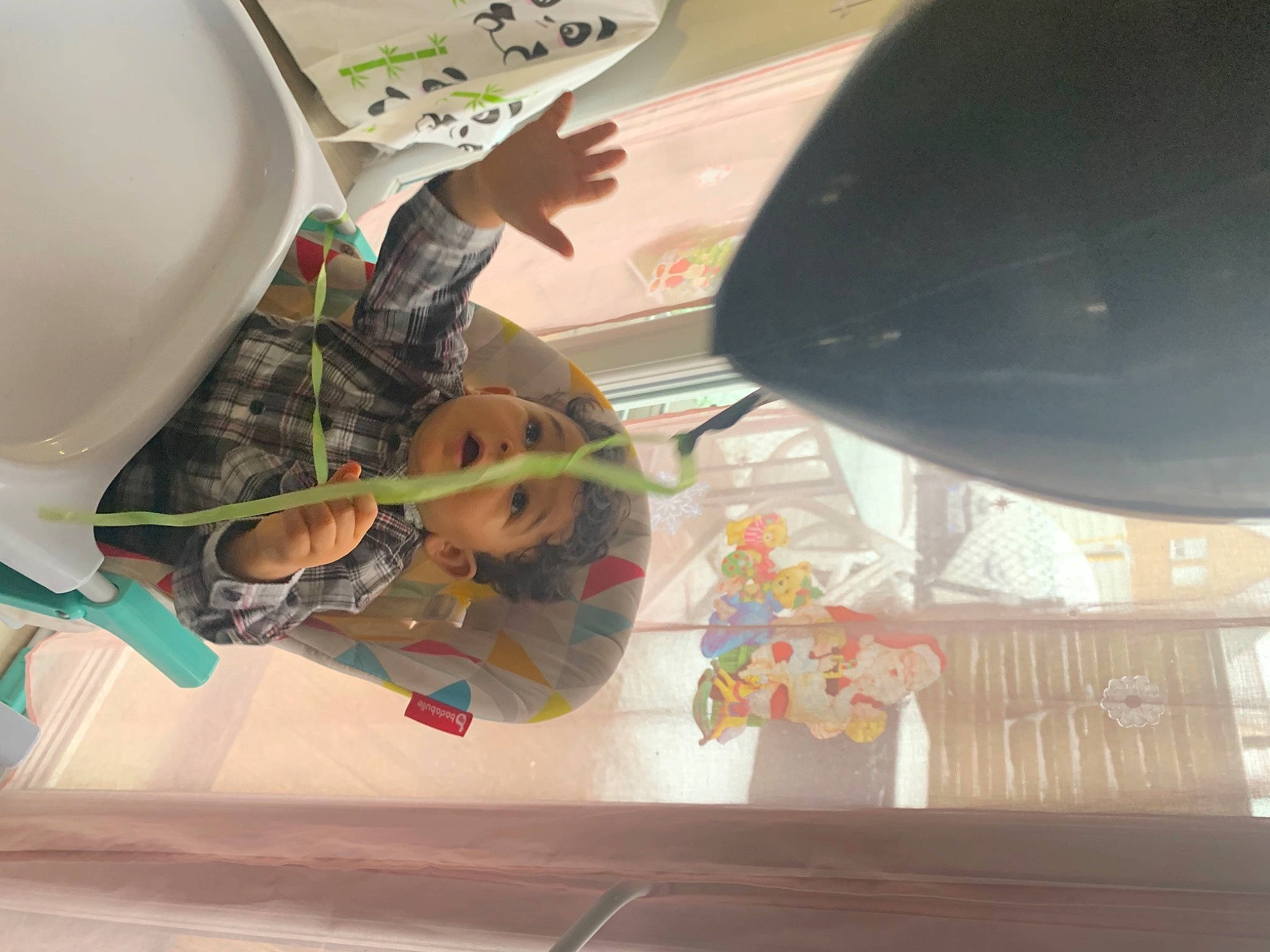 Marvyn a rejoint le concours — aidez-le/la à gagner de superbes lots ! aerospace_engineering, air_travel, art, artist, automotive_design, ceiling, circle, design, eyewear, flooring, fun, kitchen_appliance, major_appliance, paint, person, personal_protective_equipment, plastic, room, space, t_shirt