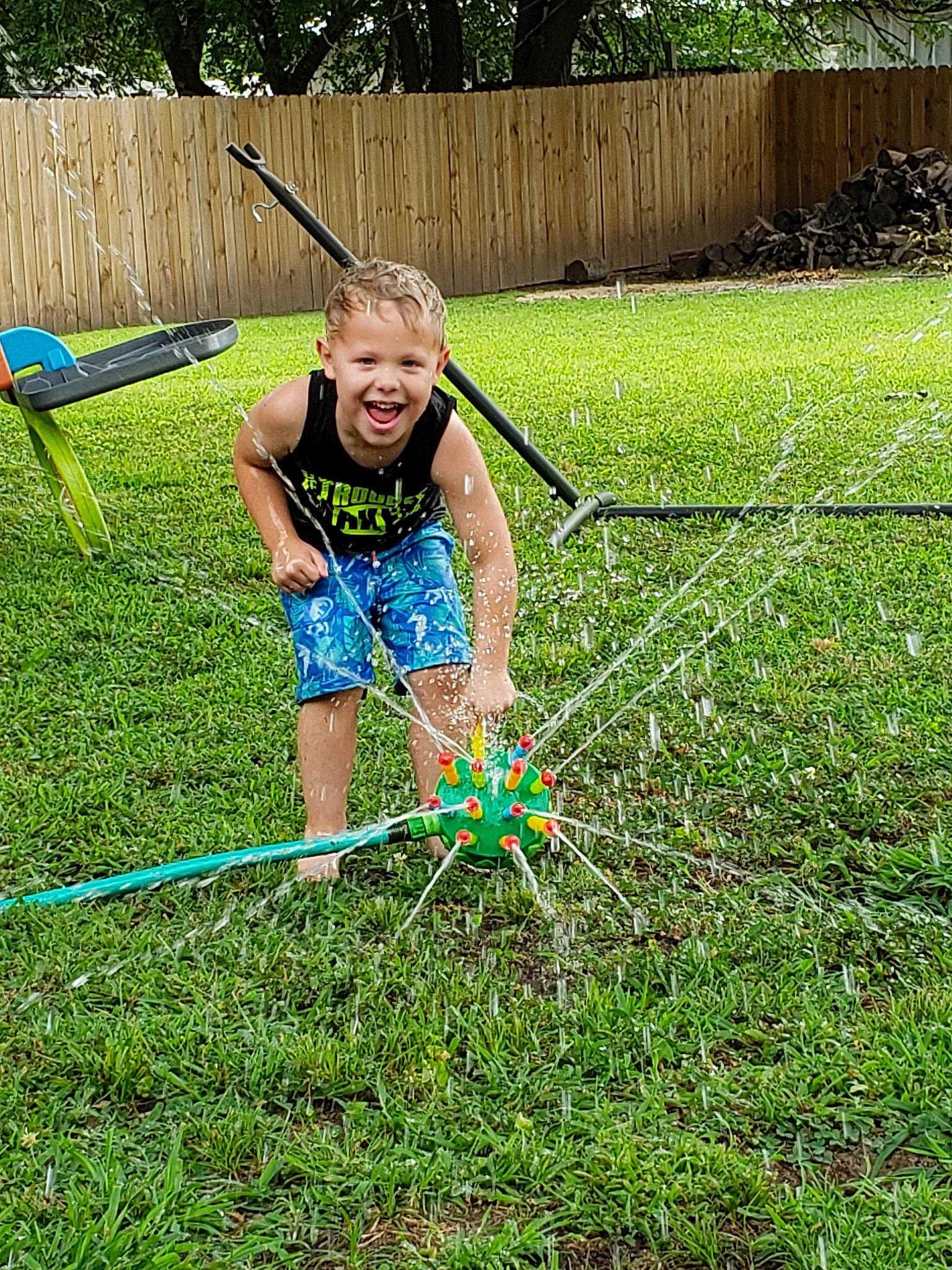 Ender is registered to the contest to win money with this photo: fun, grass, grass_family, grassland, joy, lawn, meadow, person, plant, play