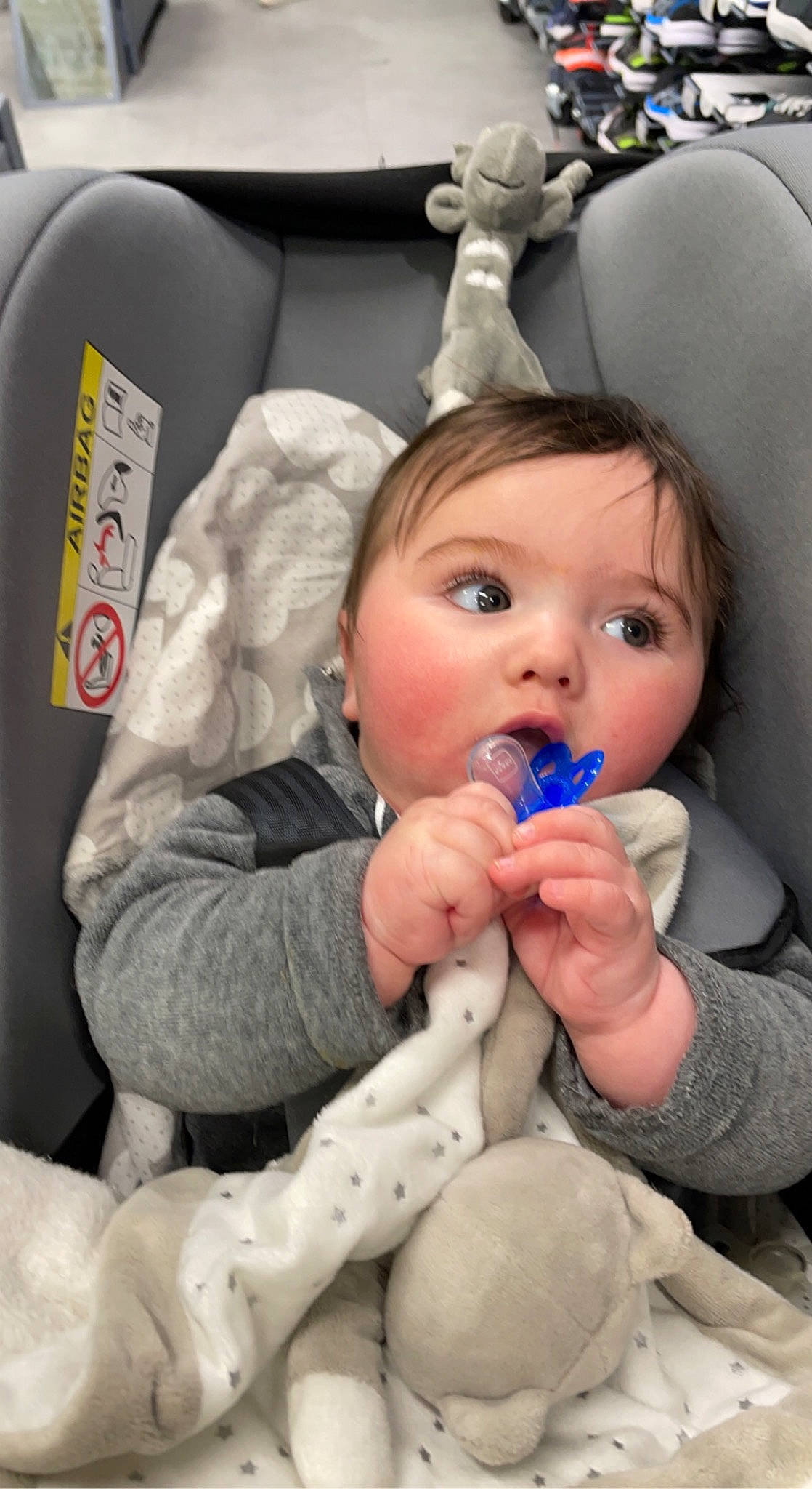 Ezio participe au concours pour gagner de l'argent avec cette photo : baby, baby_products, baby_toddler_clothing, car_seat, cheek, child, comfort, comfort_food, eyelash, fun, gesture, happy, lip, mouth, nail, nose, person, sitting, skin, thumb