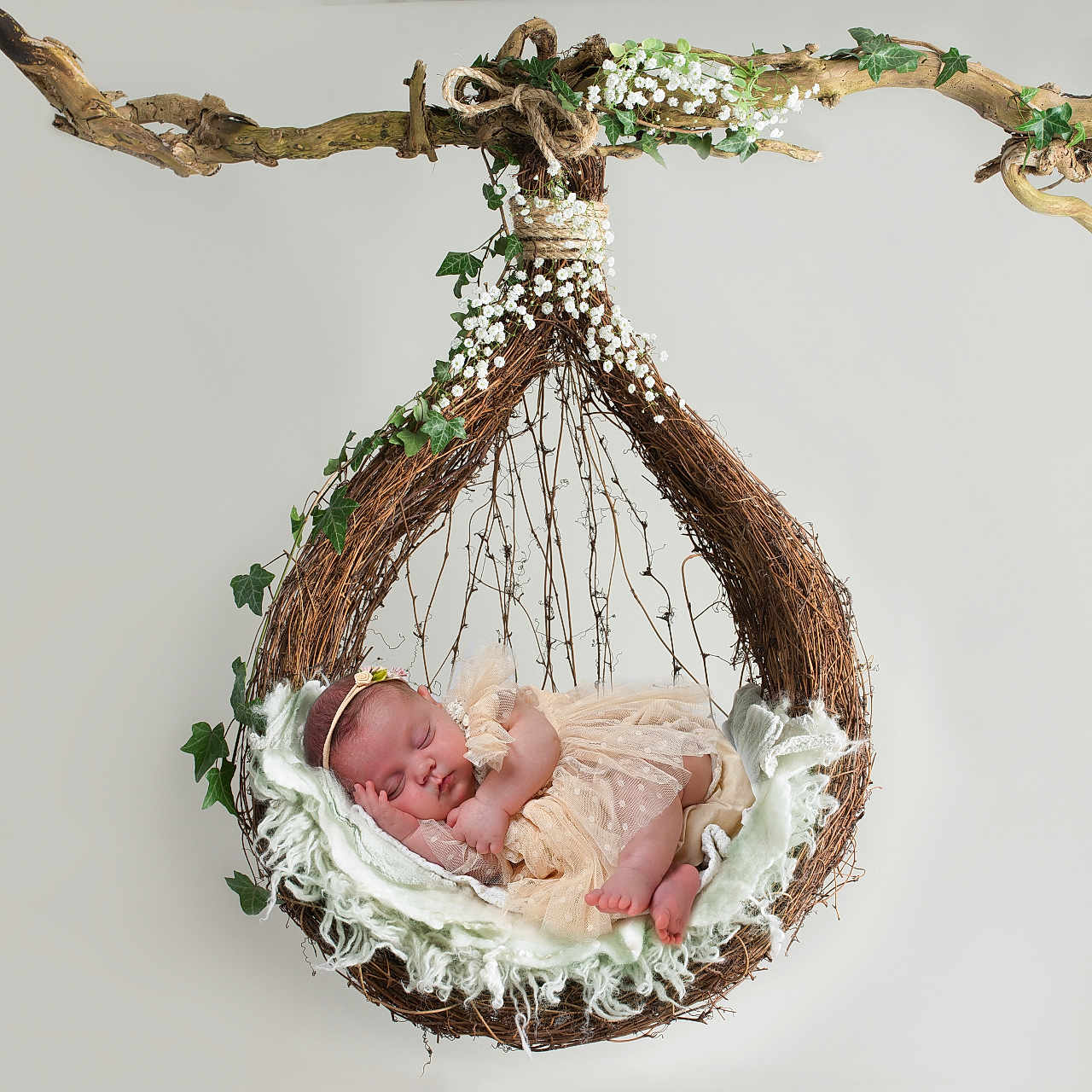 Lara participe au concours pour gagner de l'argent avec cette photo : baby, blanket, child, cute, decorative, delicate, flowers, hanging_nest, headband, innocence, ivy, nature_inspired, newborn, peaceful, portrait, resting, sleeping, soft_fabric, studio, twigs