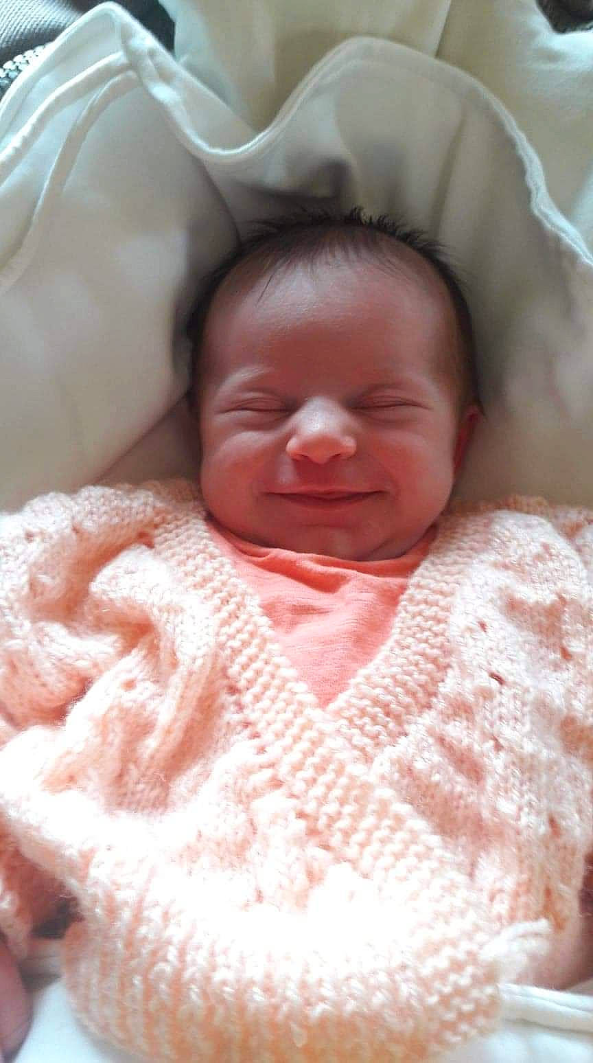 Judith a rejoint le concours — aidez-le/la à gagner de superbes lots ! baby, baby_products, baby_toddler_clothing, cheek, child, comfort, event, happy, human_body, linens, lip, nose, pattern, peach, person, pink, skin, smile, textile, toddler