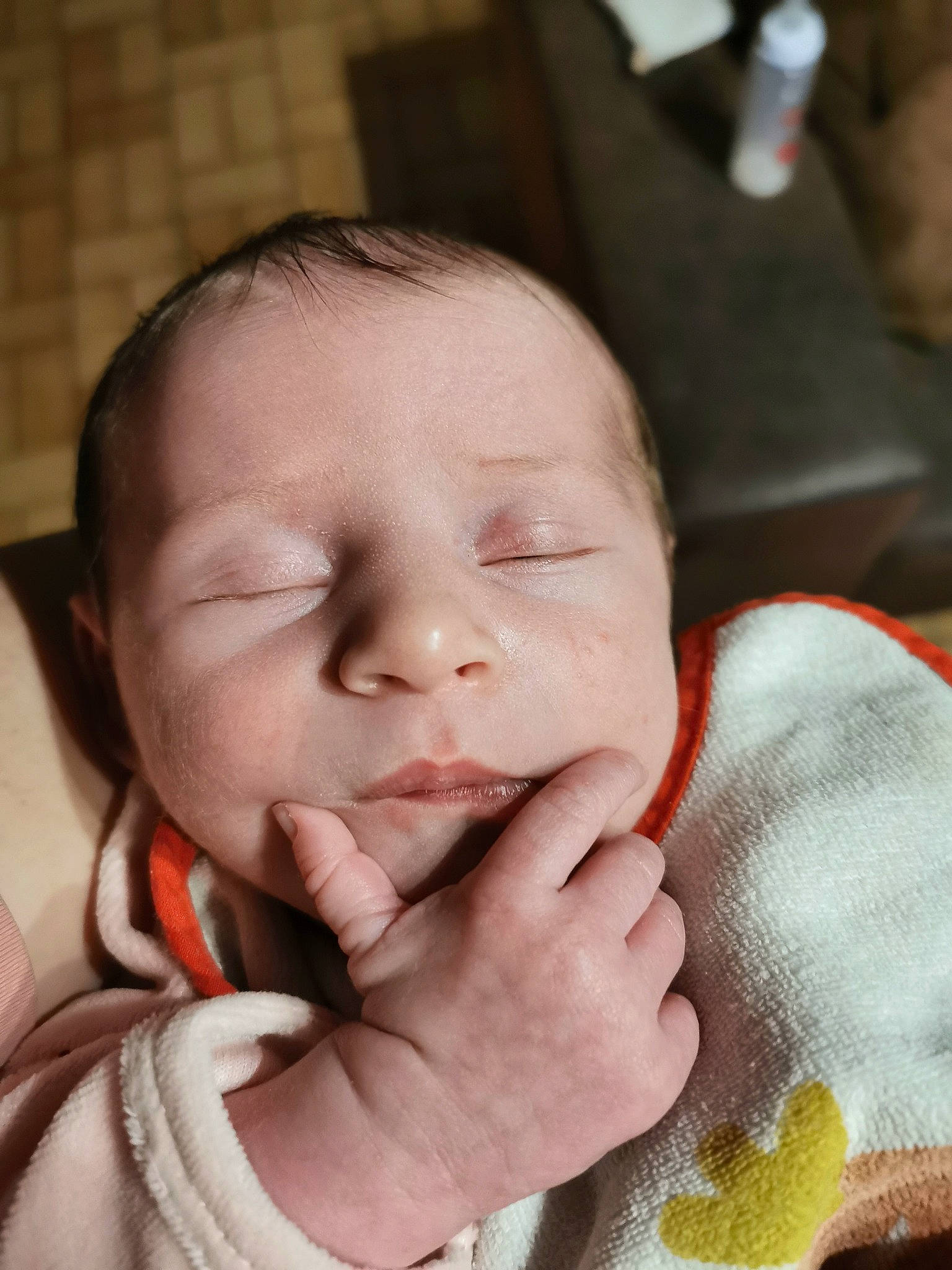 Judith participe au concours pour gagner de l'argent avec cette photo : baby, baby_toddler_clothing, cheek, child, comfort, eyebrow, eyelash, finger, gesture, happy, iris, lip, mouth, nail, nose, person, skin, smile, thumb, toddler