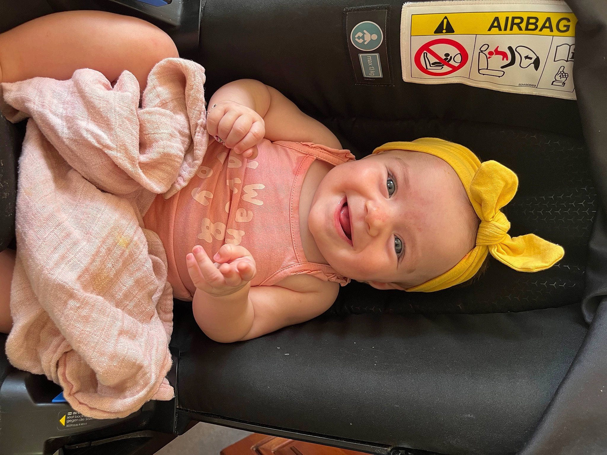 Serena participe au concours pour gagner de l'argent avec cette photo : baby, baby_laughing, baby_products, baby_toddler_clothing, car_seat, cheek, child, comfort, ear, facial_expression, fashion_accessory, finger, fun, happy, hat, joy, mouth, person, skin, smile