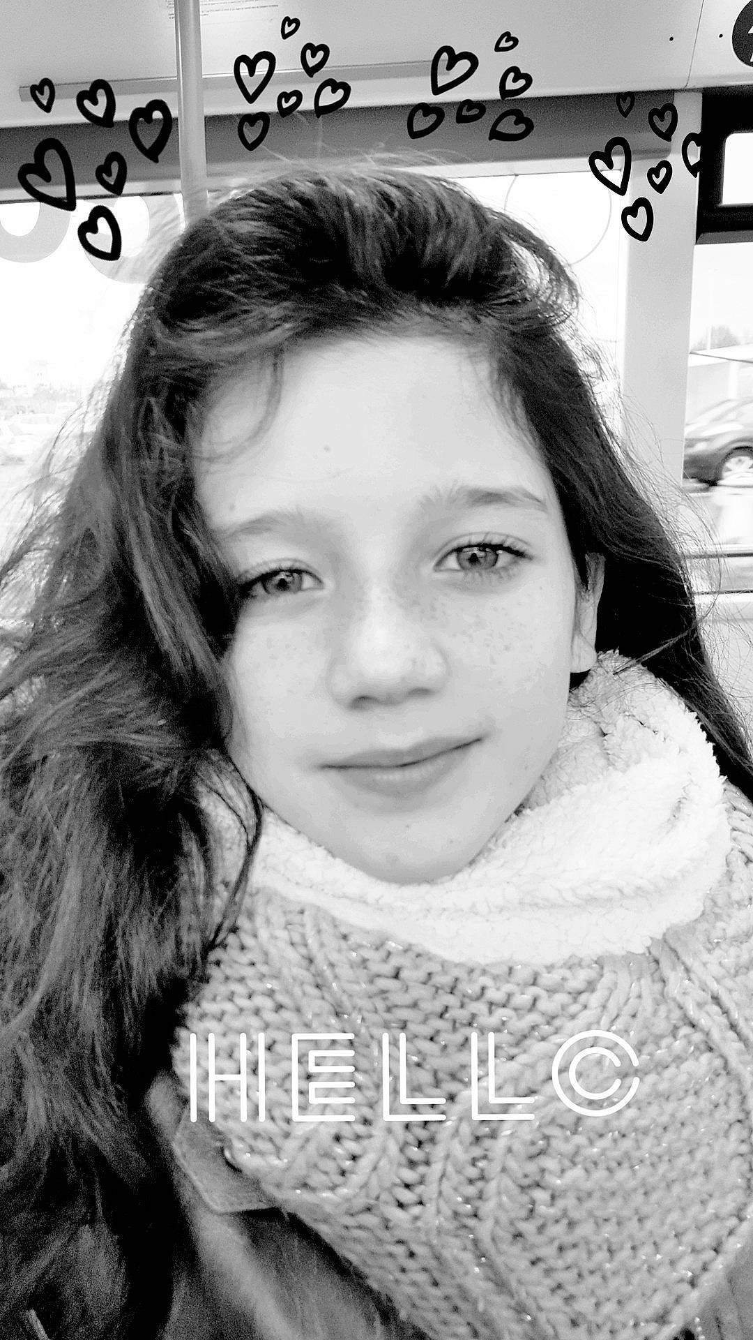 Louann a rejoint le concours — aidez-le/la à gagner de superbes lots ! beauty, black_and_white, cheek, emotion, eyebrow, eyelash, facial_expression, forehead, fur, fur_clothing, girl, lip, long_hair, monochrome, monochrome_photography, nose, person, photo_shoot, photography, portrait