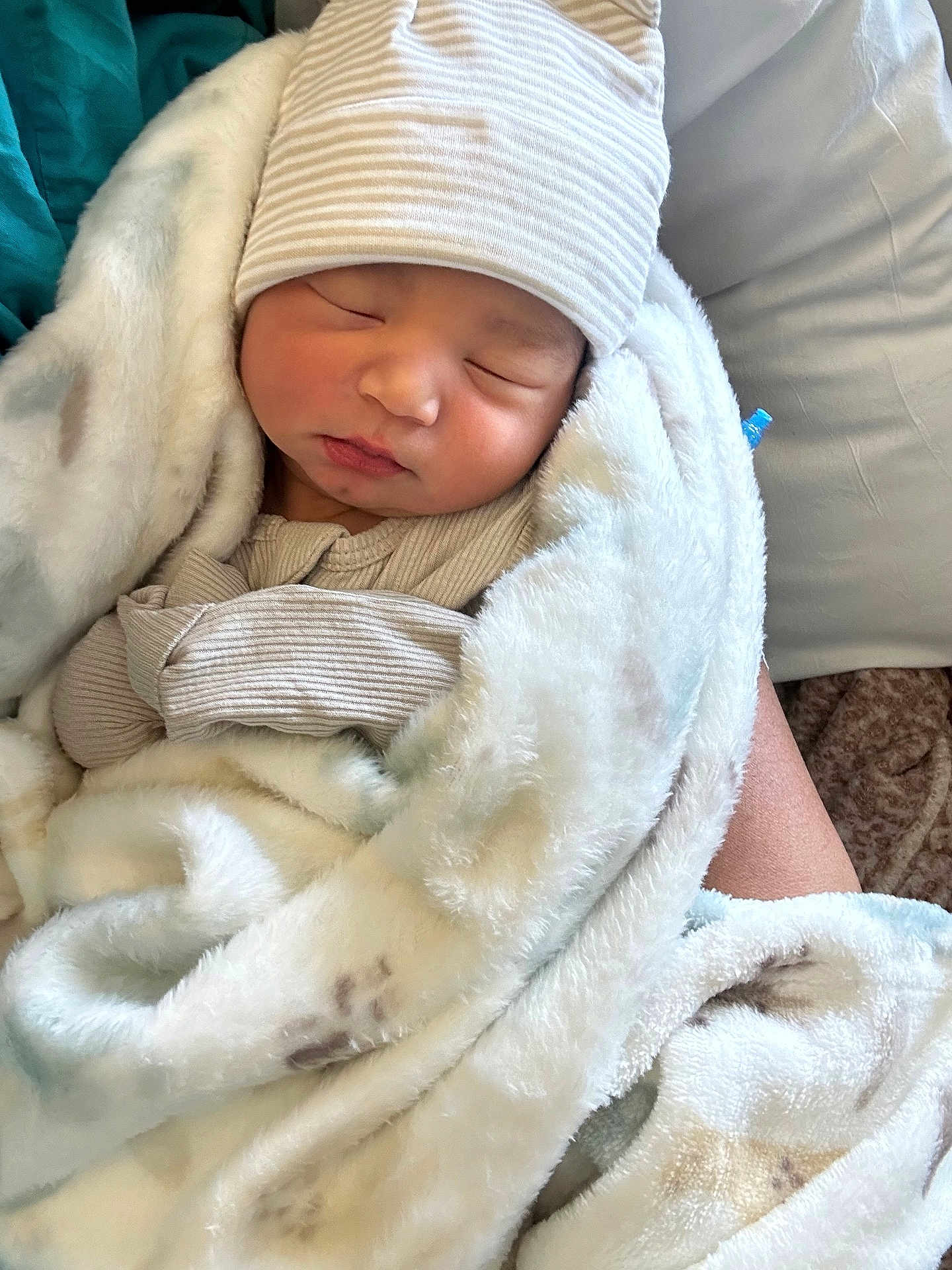 Umayan is registered to the contest to win money with this photo: architecture, baby, bed, blanket, bonnet, building, clothing, face, furniture, glove, hat, head, hospital, newborn, person, photography, portrait, quilt, sleeping, towel