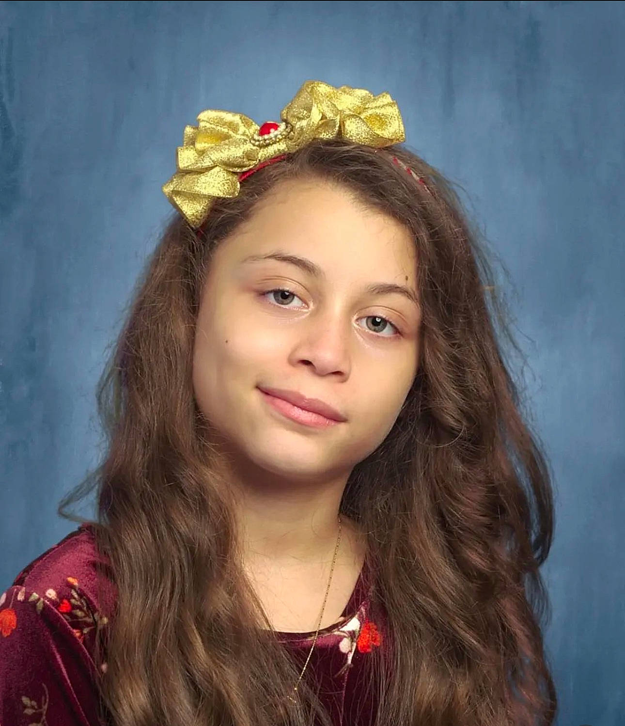 Mía is registered to the contest to win money with this photo: black_hair, blond, cap, chin, costume_hat, electric_blue, eyebrow, eyelash, flash_photography, fun, happy, hat, headpiece, iris, jewellery, joy, lip, lipstick, long_hair, makeover