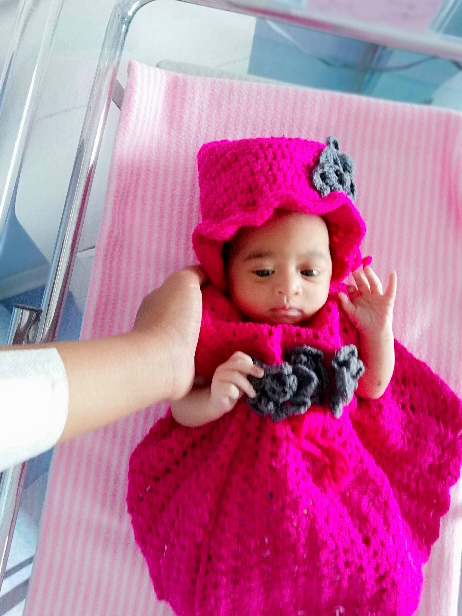 Cheyah a rejoint le concours — aidez-le/la à gagner de superbes lots ! baby, baby_toddler_clothing, beanie, cap, child, clothing, costume, costume_accessory, crochet, dress, headgear, knit_cap, knitting, magenta, person, pink, purple, toddler