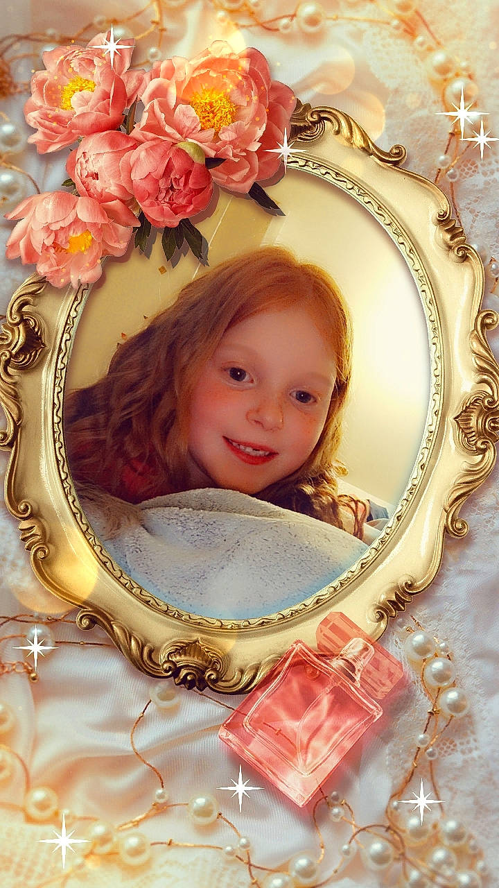 Maëlie a rejoint le concours — aidez-le/la à gagner de superbes lots ! beauty, cheek, child, eye, eyelash, flower, hair, hair_accessory, hairstyle, happy, head, human_body, joy, long_hair, makeover, organ, person, picture_frame, pink, product