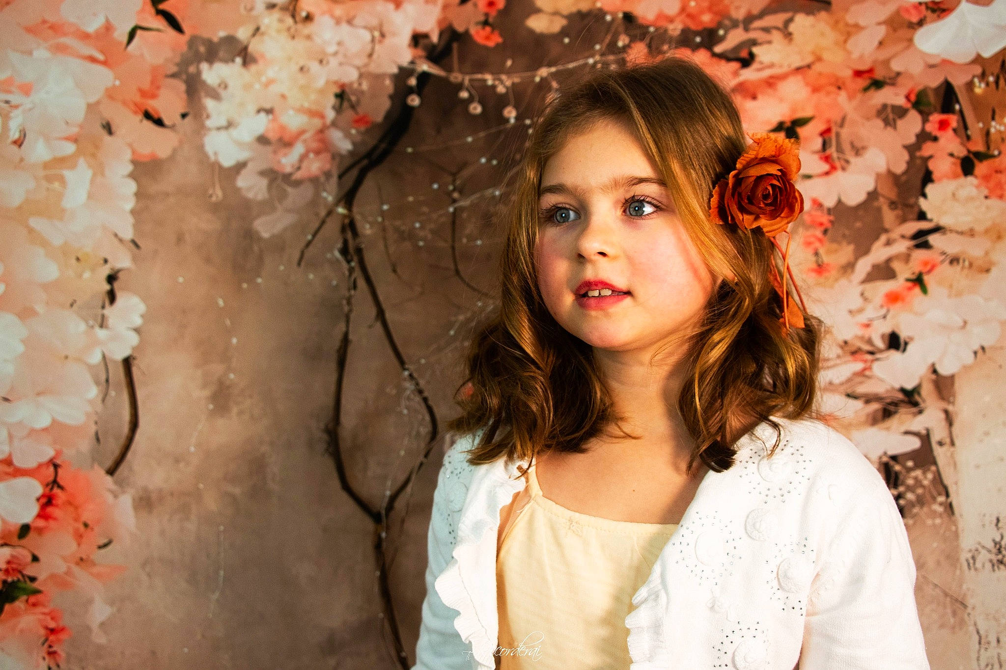 Mayline a rejoint le concours — aidez-le/la à gagner de superbes lots ! botany, branch, eyelash, facial_expression, flash_photography, hairstyle, happy, human_body, iris, lip, nature, organ, people_in_nature, person, petal, pink, plant, skin, tree, twig