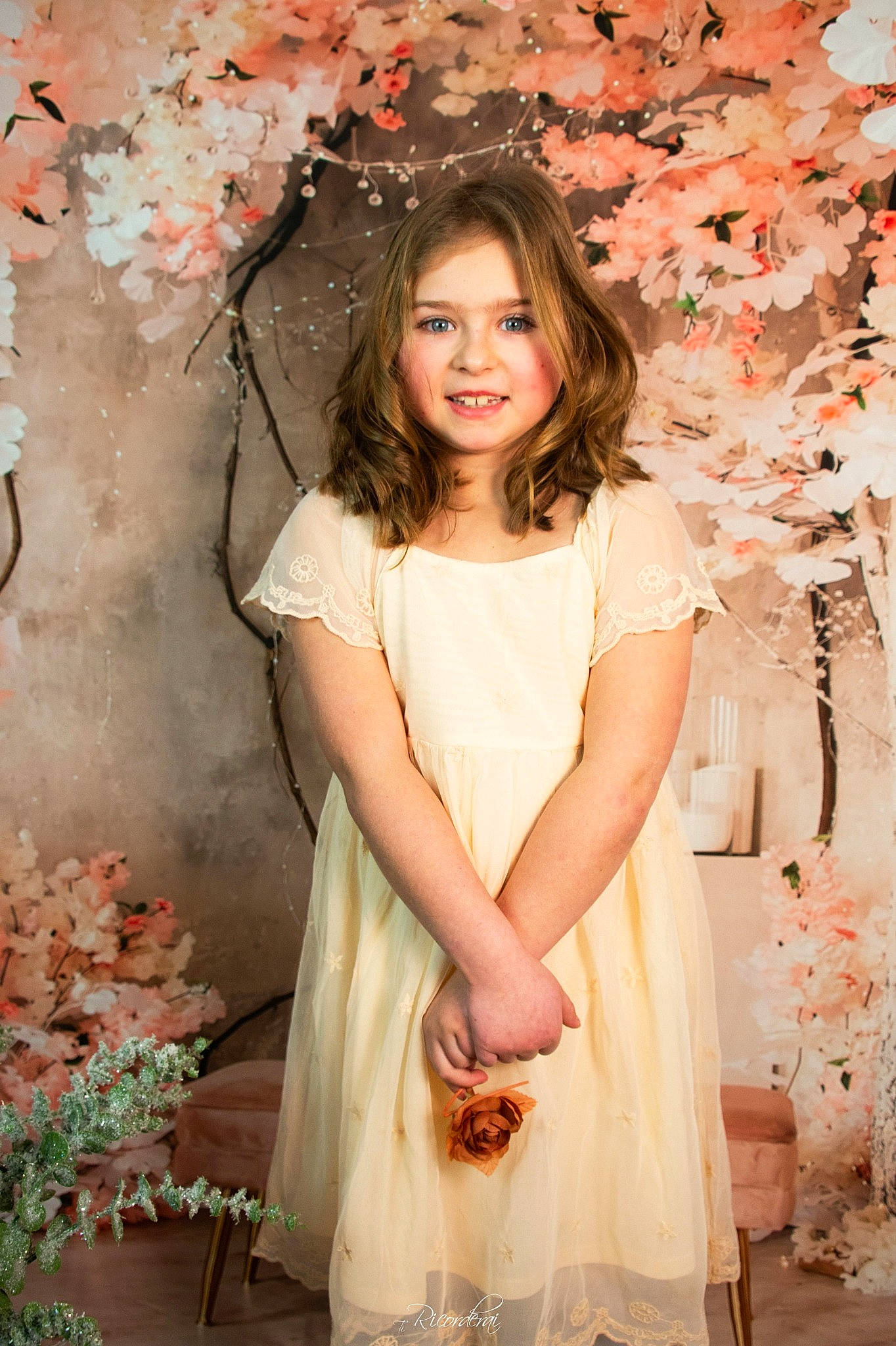 Mayline participe au concours pour gagner de l'argent avec cette photo : day_dress, dress, fashion, flash_photography, flower, flower_arranging, gown, happy, joy, leaf, one_piece_garment, people_in_nature, person, petal, photograph, pink, plant, smile, textile, tree