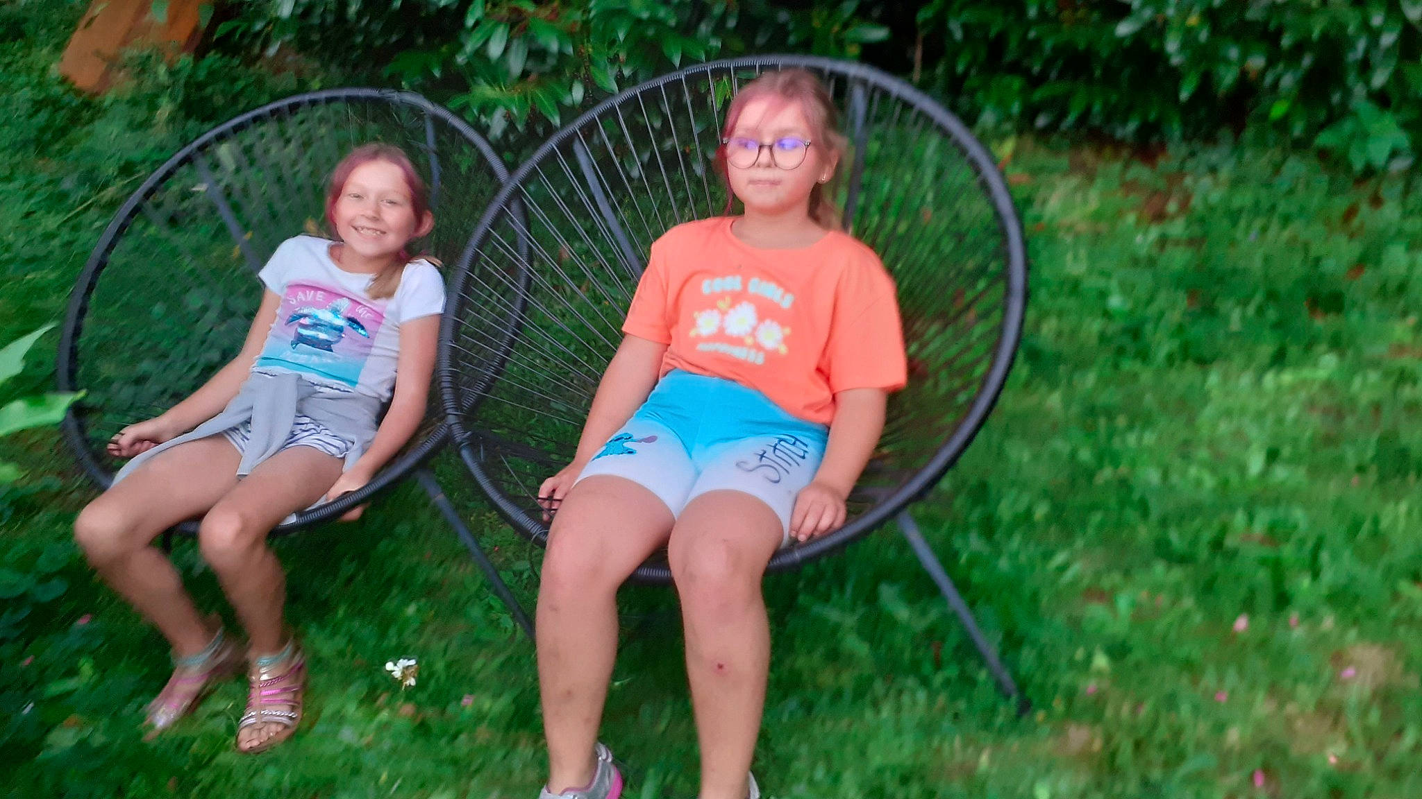 Mayline Fancon participe au concours pour gagner de l'argent avec cette photo : child, event, foot, fun, grass, happy, human_leg, joy, lap, lawn, leg, leisure, people_in_nature, person, plant, recreation, sandal, shorts, sitting, summer