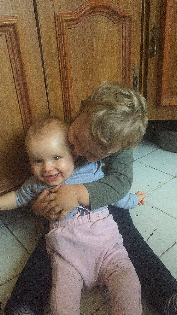 Bianca a rejoint le concours — aidez-le/la à gagner de superbes lots ! baby, blond, cheek, child, ear, joy, leg, person, skin, smile, toddler