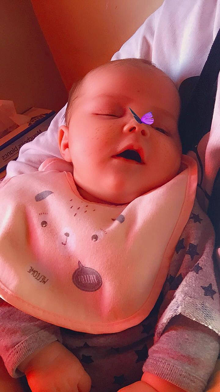 Bianca a rejoint le concours — aidez-le/la à gagner de superbes lots ! baby, baby_products, baby_toddler_clothing, bedtime, bib, birth, cheek, child, flesh, lip, peach, person, pink, skin, stomach, throat, toddler