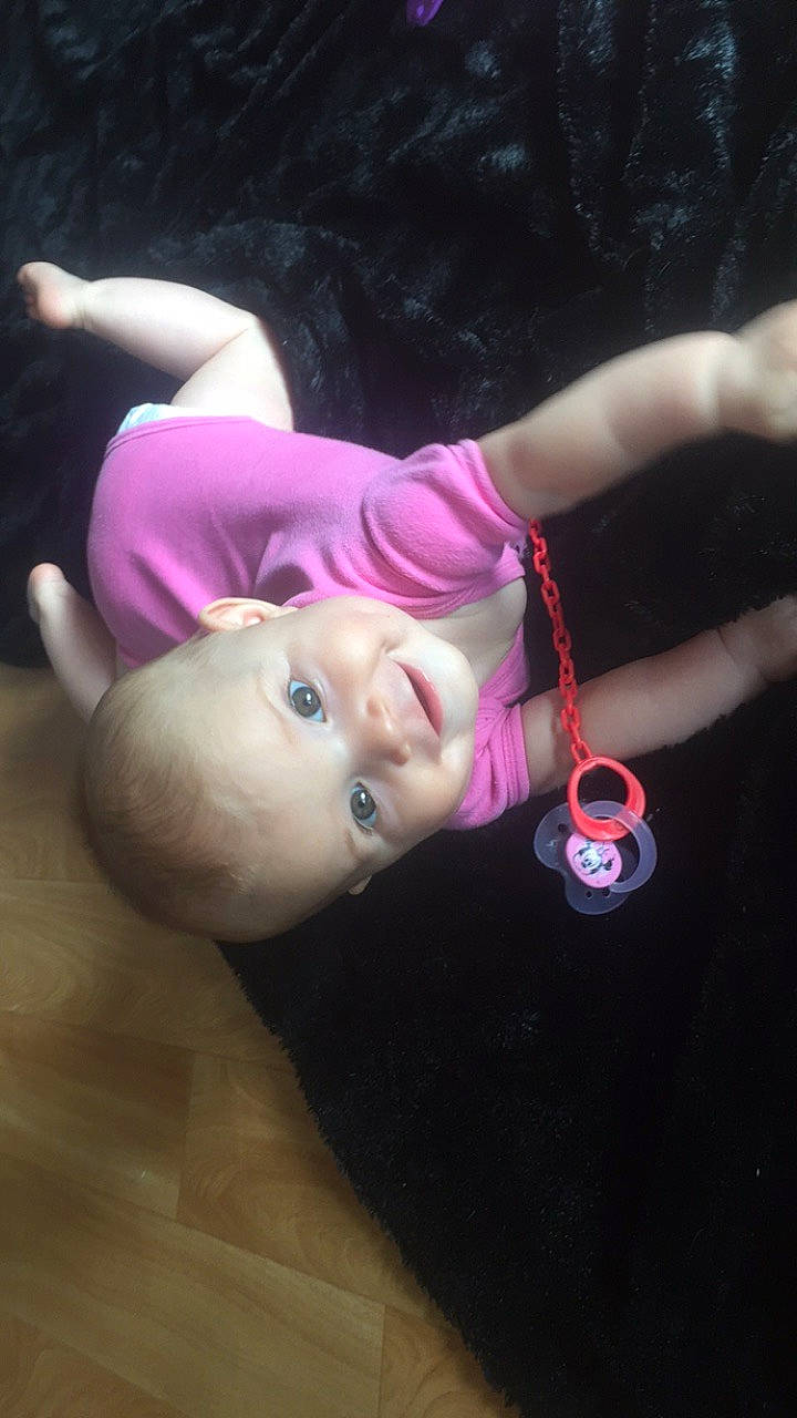 Bianca a rejoint le concours — aidez-le/la à gagner de superbes lots ! ear, magenta, person, pink