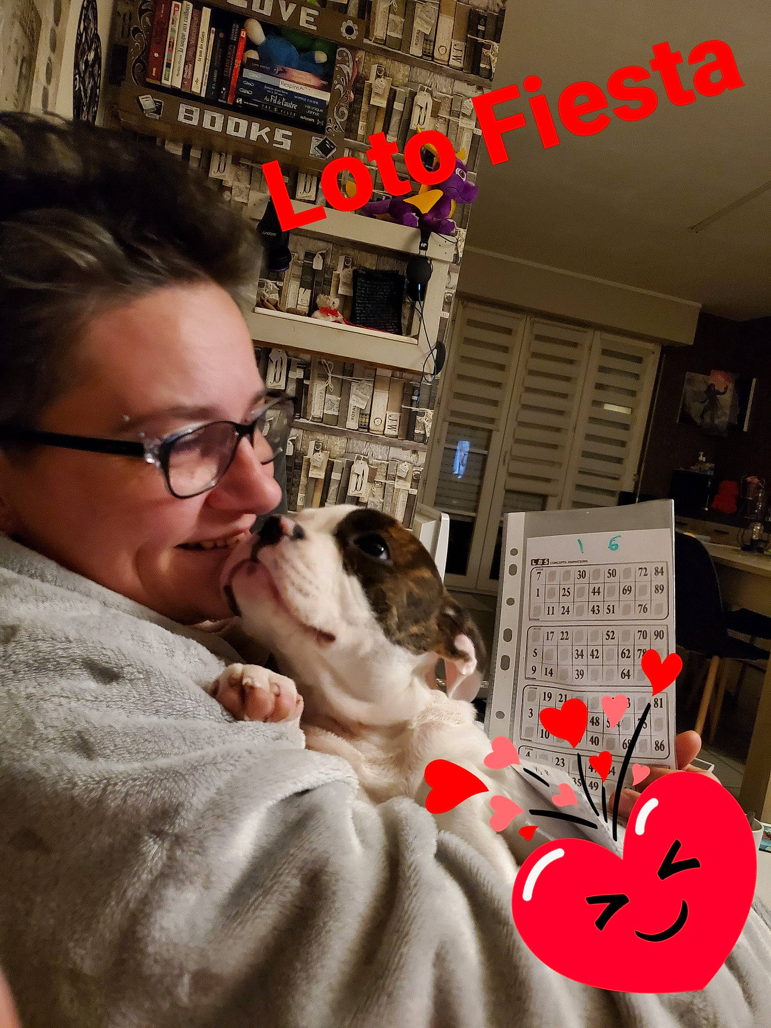 Starlette a rejoint le concours — aidez-le/la à gagner de superbes lots ! carmine, chair, companion_dog, event, eyewear, facial_expression, floral_design, flower, fun, fur, glasses, happy, love, organ, petal, picture_frame, plant, selfie, toy, vision_care