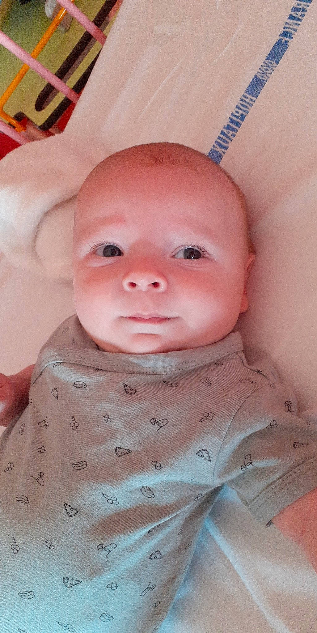 Eloan a rejoint le concours — aidez-le/la à gagner de superbes lots ! baby, baby_toddler_clothing, cheek, child, chin, collar, eyebrow, eyelash, face, head, human_body, iris, lip, mouth, nose, person, pink, skin, sleeve, toddler